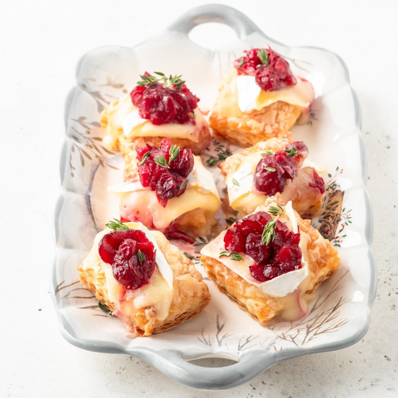 Our most request holiday recipe ever! Check out our stories to watch the video of how to make these yummy Cranberry Brie Tarts. 

CRANBERRY BRIE TARTS
Makes 32 mini pastries 

Ingredients:

OC Salsa Rica Cranberry Relish (available at SoCal @Albersto