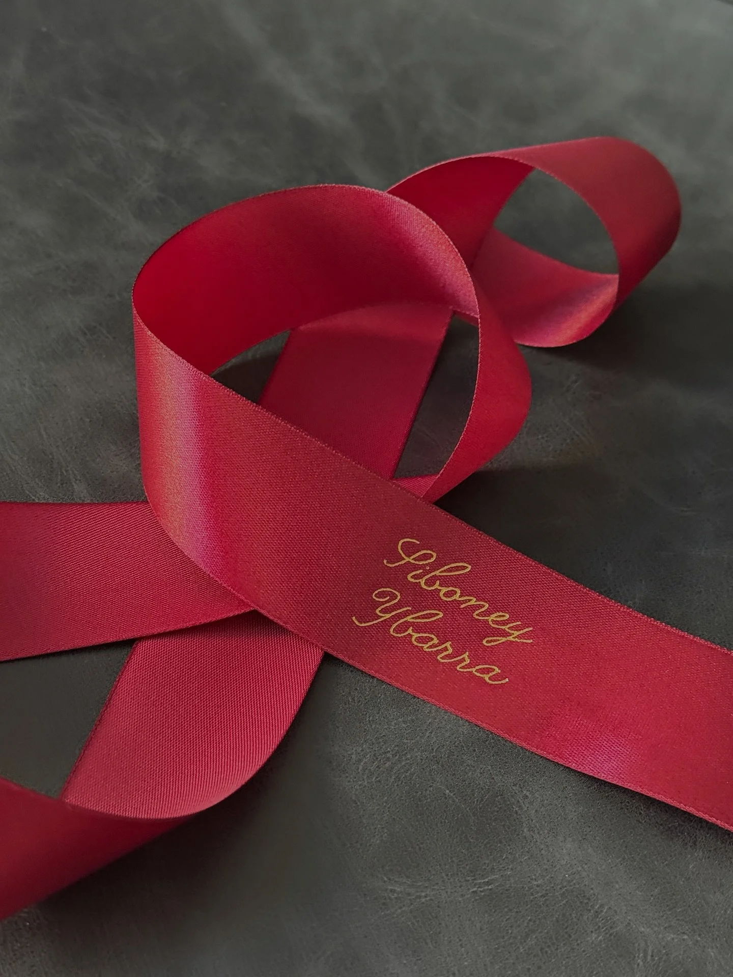 Ribbons for place cards? I think yes 🎀

This year&rsquo;s holiday color trend is giving Ralph Lauren Christmas - timeless, rich, and so chic. Honestly I&rsquo;m obsessed, these are such A#a simple touch that feels so elevated (and would be stunning 