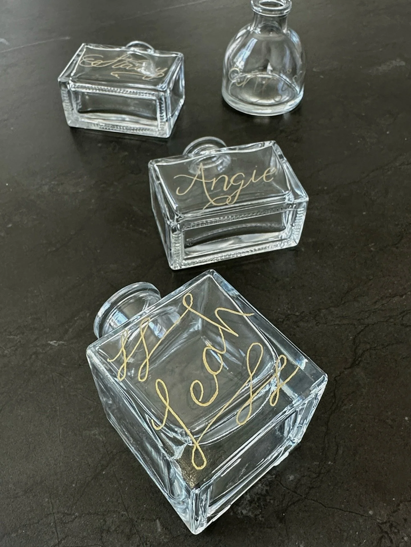 Hand-engraved bud vases for baby shower place cards might be the sweetest idea yet. A small detail, a meaningful touch - and such a beautiful way to celebrate a new little life. ✨

If you&rsquo;re looking for baby shower place cards, bridal shower pl