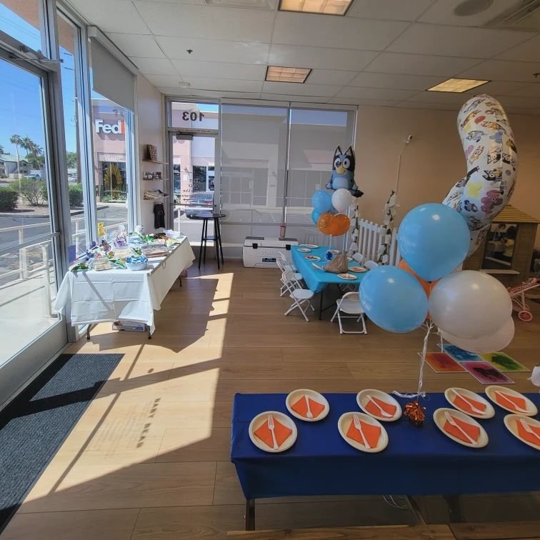 How cute is this Bluey birthday from last week? 💙🧡 We have a few weeks still open for booking in June, July, and August. Don't hesitate to reach out if you want an indoor party this summer!