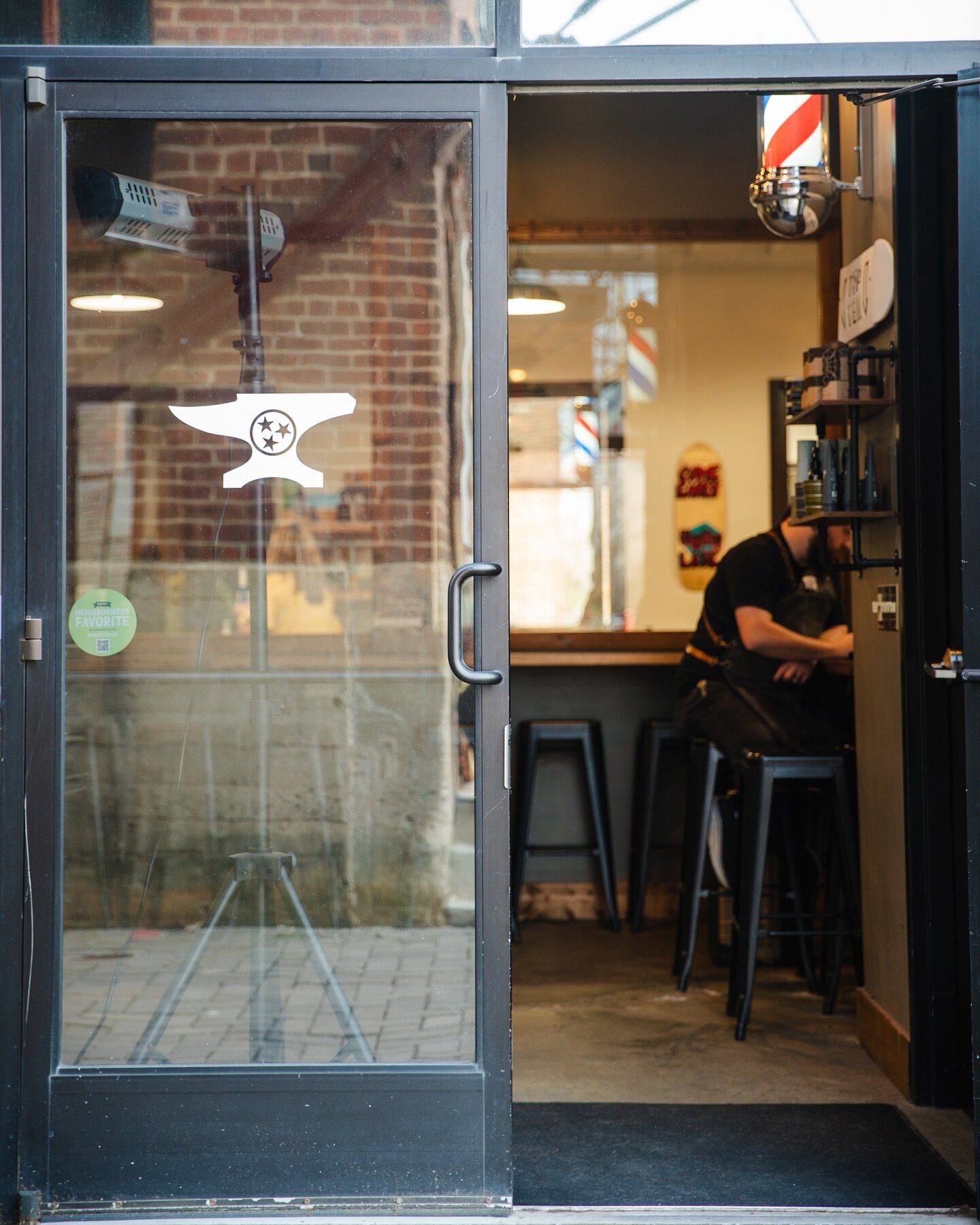 Who else is enjoying the warmer weather? 🕺☀️
-
-
-
#theblockhousefranklin #barbershop #tnbarber #nashvillebarber #franklinfactory #workhard #franklintn #haircut #menshair #barber #barberlife #barberlove #barberworld #barbernation #barberpost #barber