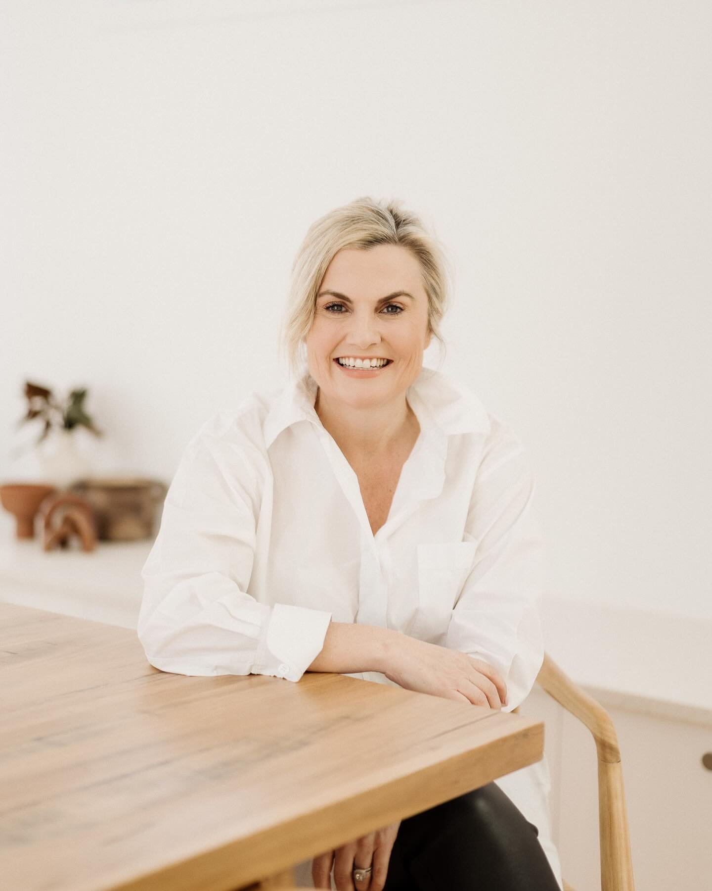 A beautiful image of talented Interior Designer @sarahfootedesign at one of my mini branding shoots.

I believe showing warmth and personality in your profile image on your website is so so important, especially for creatives. Think carefully about y