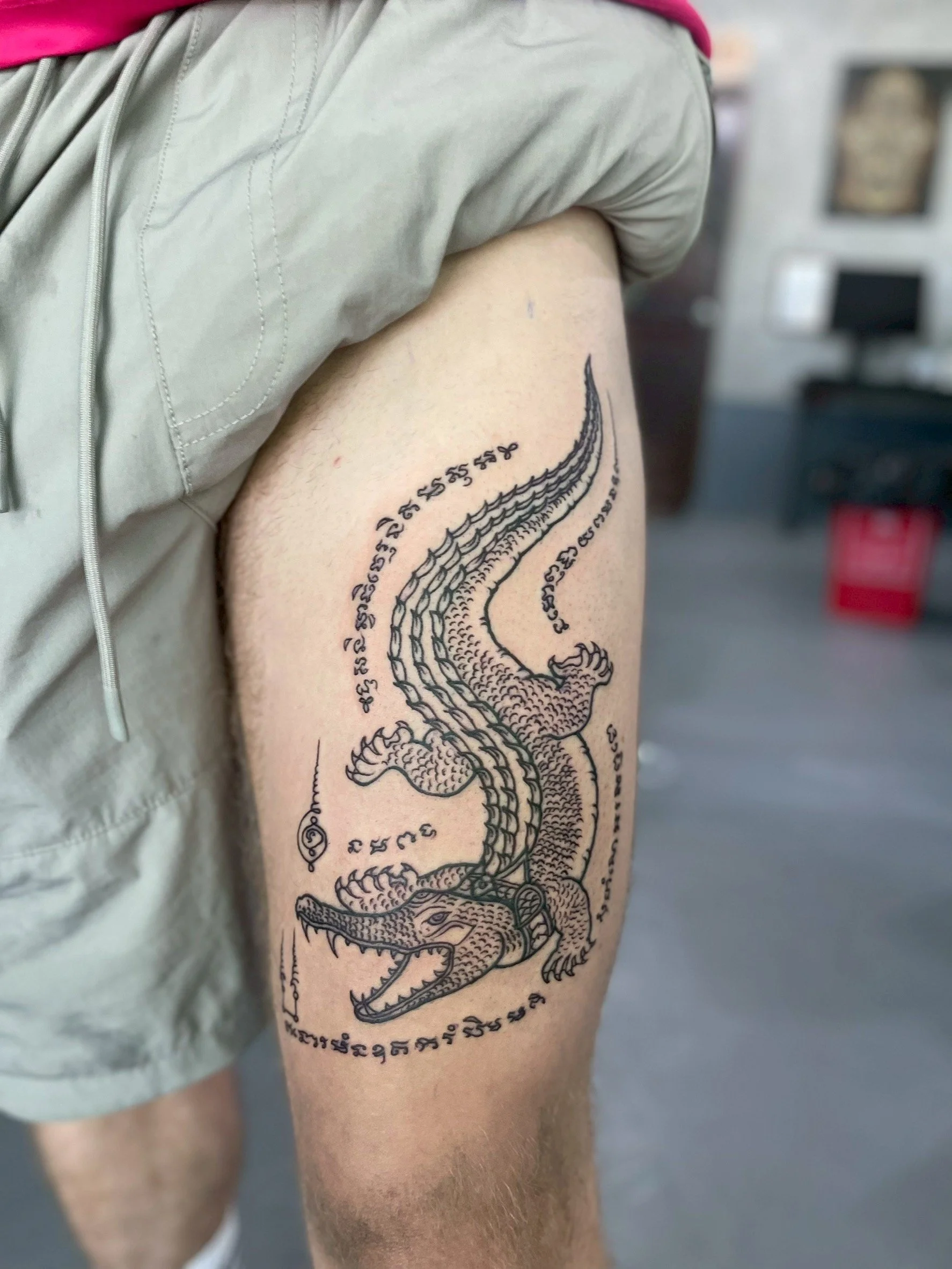 crocodile sak yant on a mans right leg