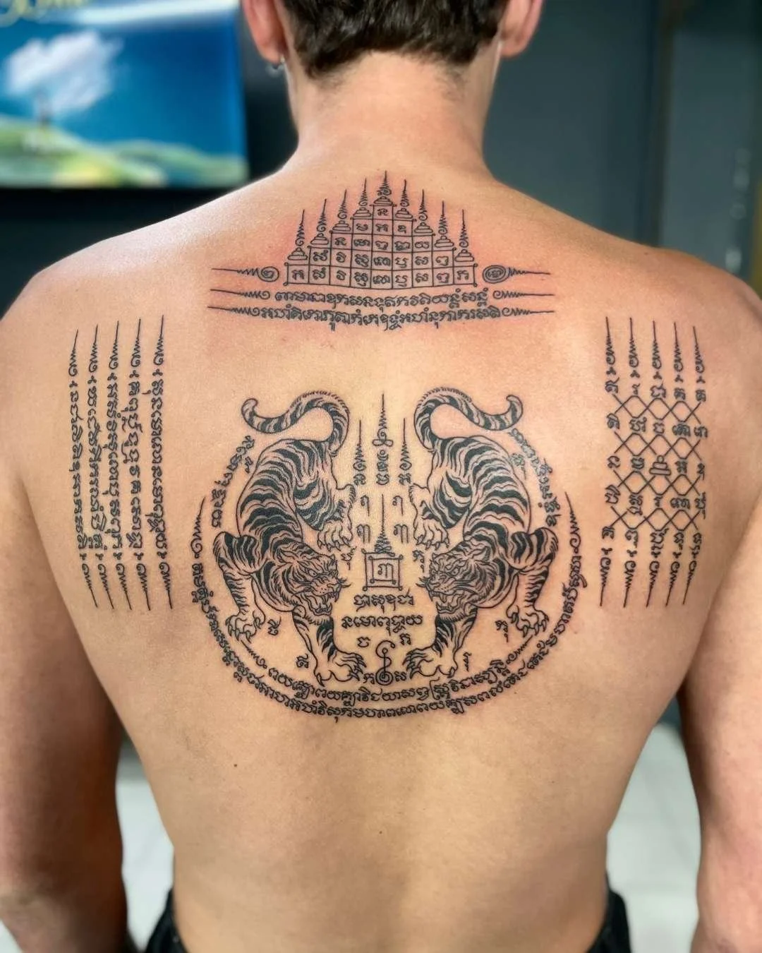 Ajarn-ben-Upper-and-lower-back-sak-yant-with-Custom-Two-Tigers.jpg