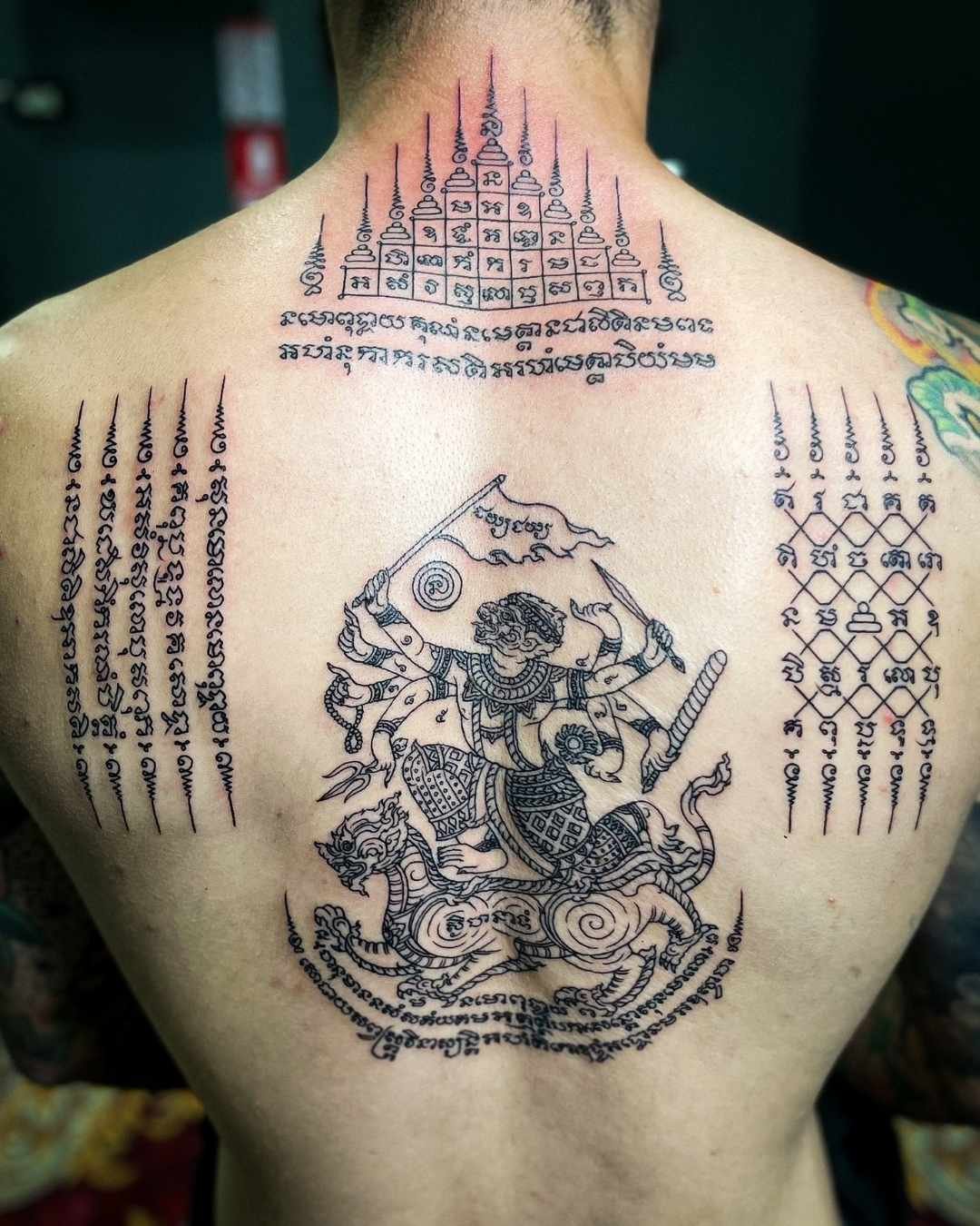 Ajarn-ben-Upper-and-lower-back-sak-yant-with-Hanuman.jpg