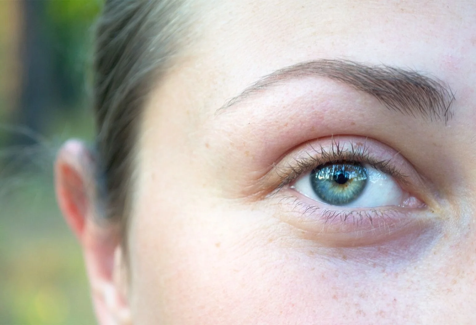 Contact Lenses: Temporary vs Permanent Solutions |   two procedures