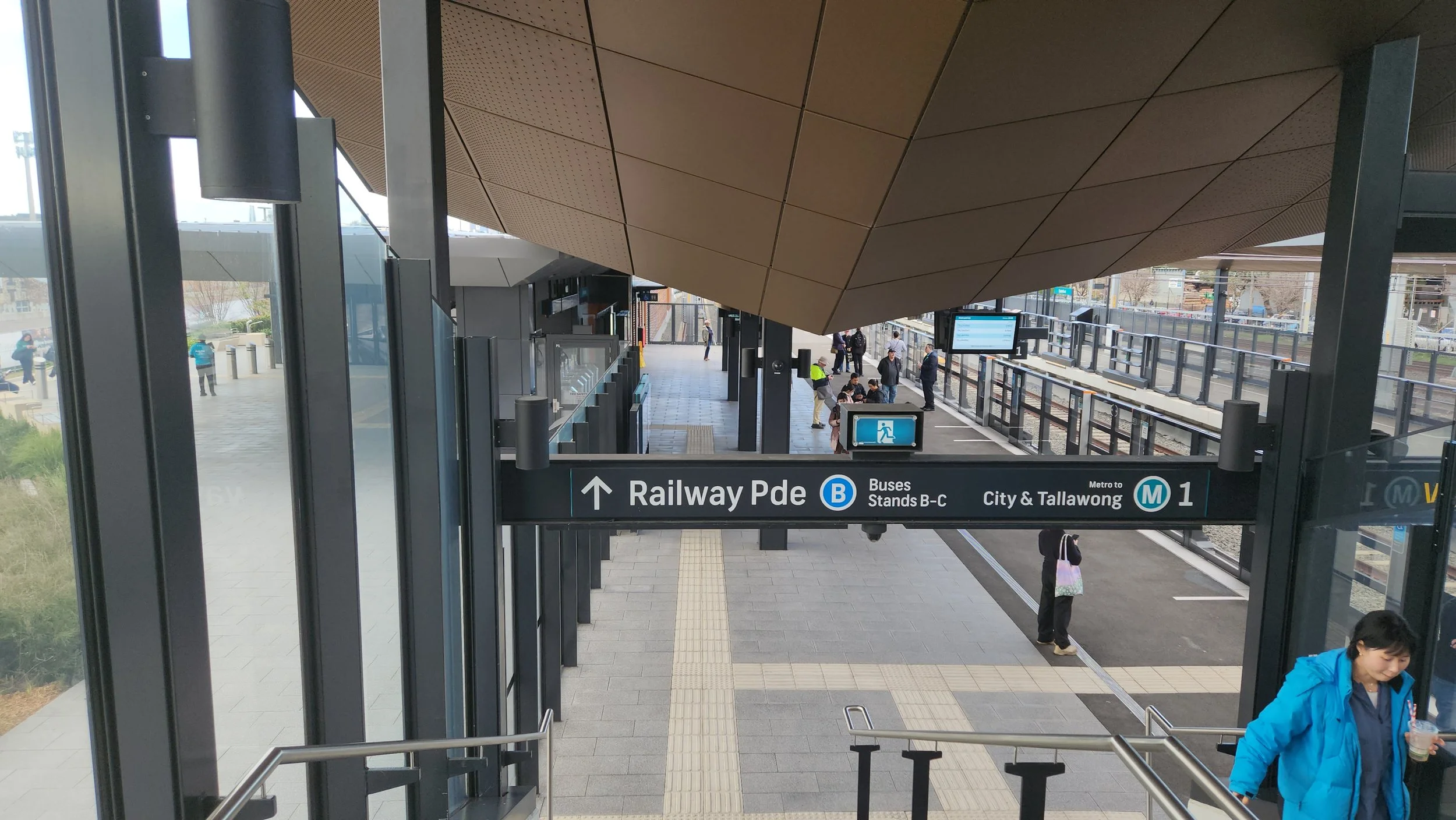 Halway up the stairs to the eastern concourse, looking down onto platform 1