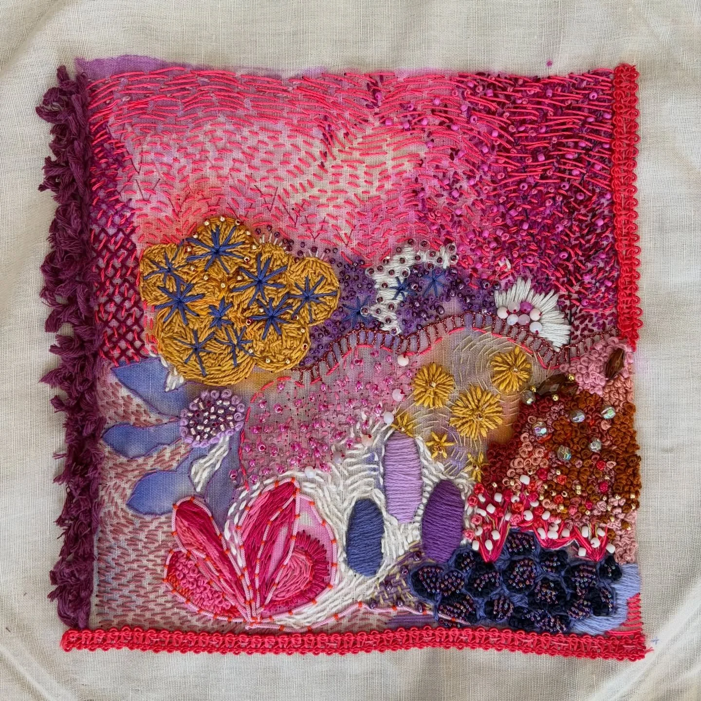 Done! I just love how this evolved. And I&rsquo;ve tried out some new things and love the results! Being open and experimenting is one of the keys to moving forward in your practice! 

#elizabethsullivanart
#stitchartist
#intuitivestitching