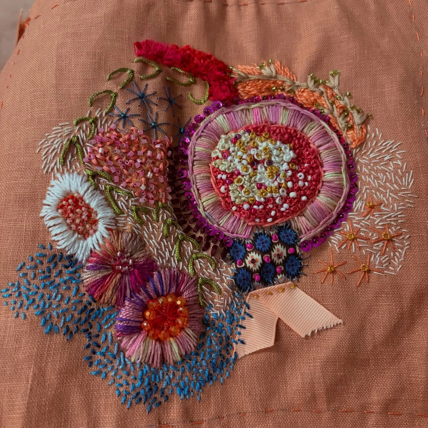 Tuesday night stitching&hellip;&hellip;.

#elizabethsullivanart 
#intuitivestitching 
#stitchart