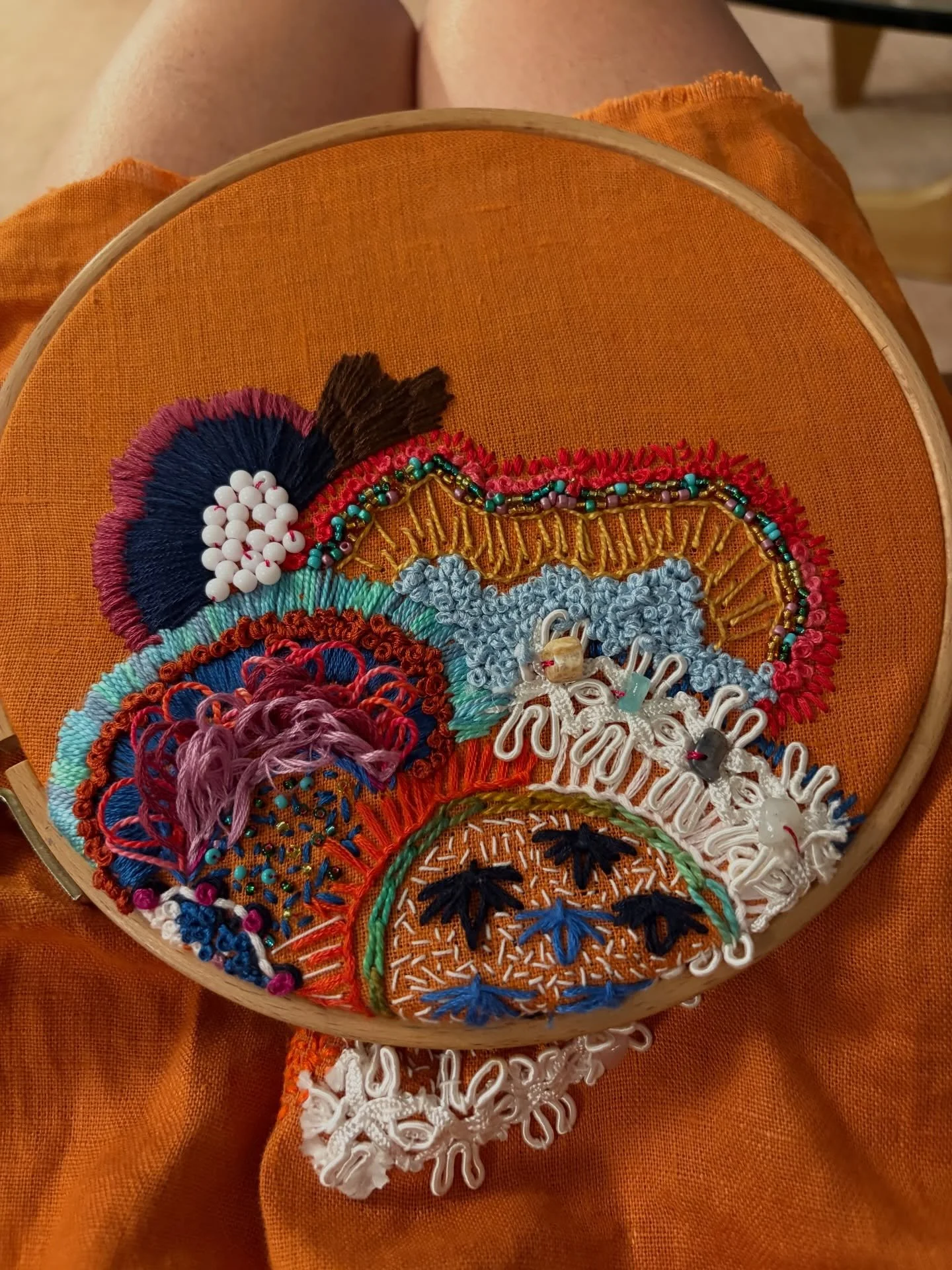 Sunday night stitching&hellip;&hellip;

#elizabethsullivanart 
#intuitivestitching 
#stitchartist