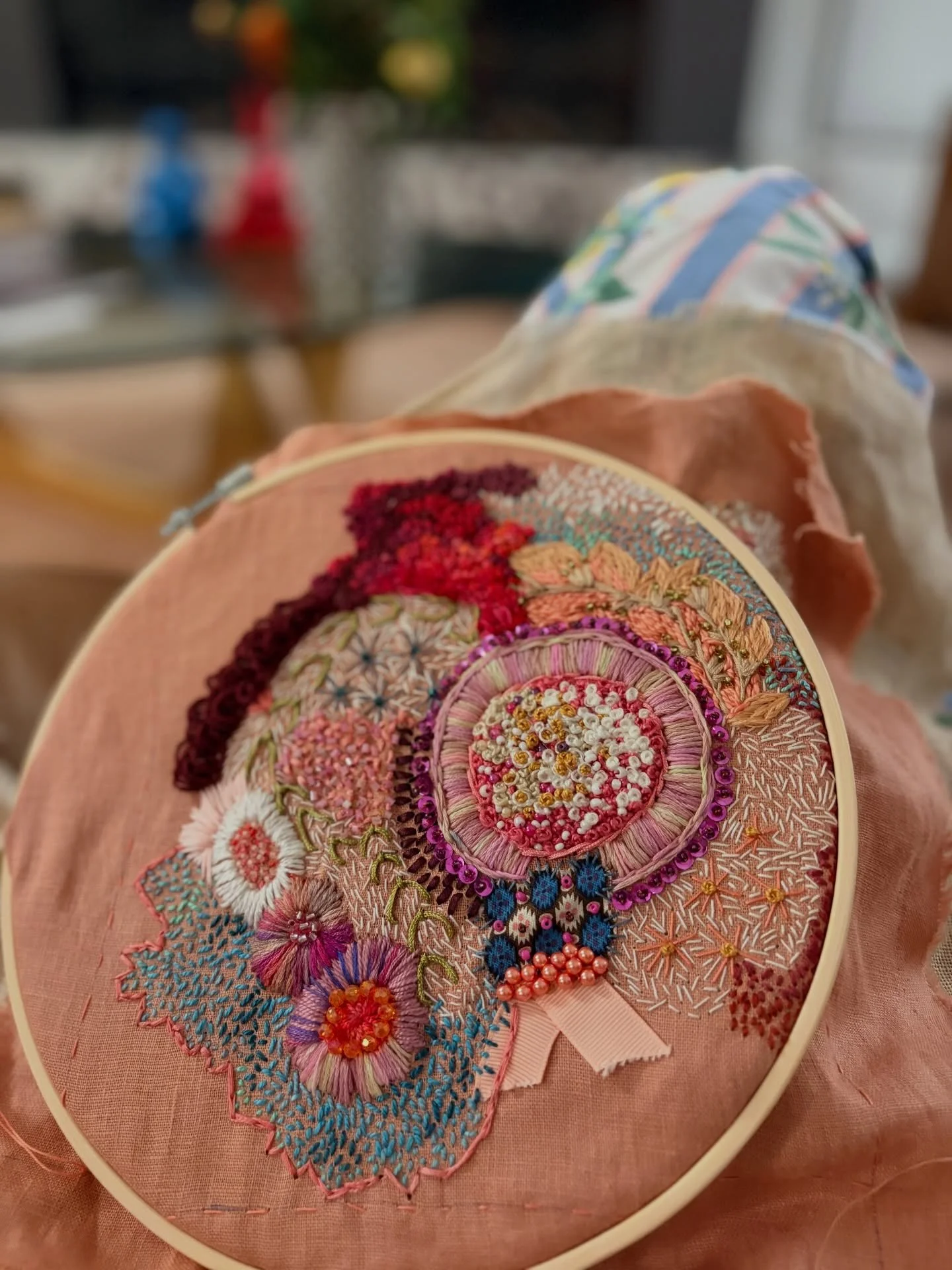 Wednesday night stitching&hellip;&hellip;

#elizabethsullivanart 
#stitchart 
#intuitivestitching