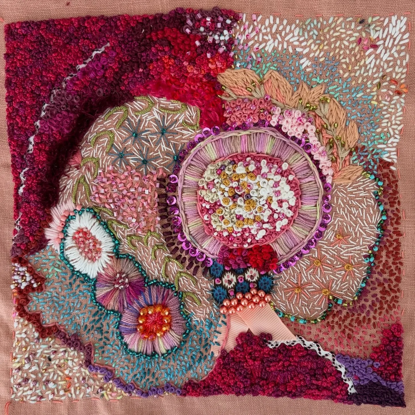 I finished this little piece last night! It&rsquo;s small, but mighty! 

#elizabethsullivanart 
#stitchartwork 
#stitchartist