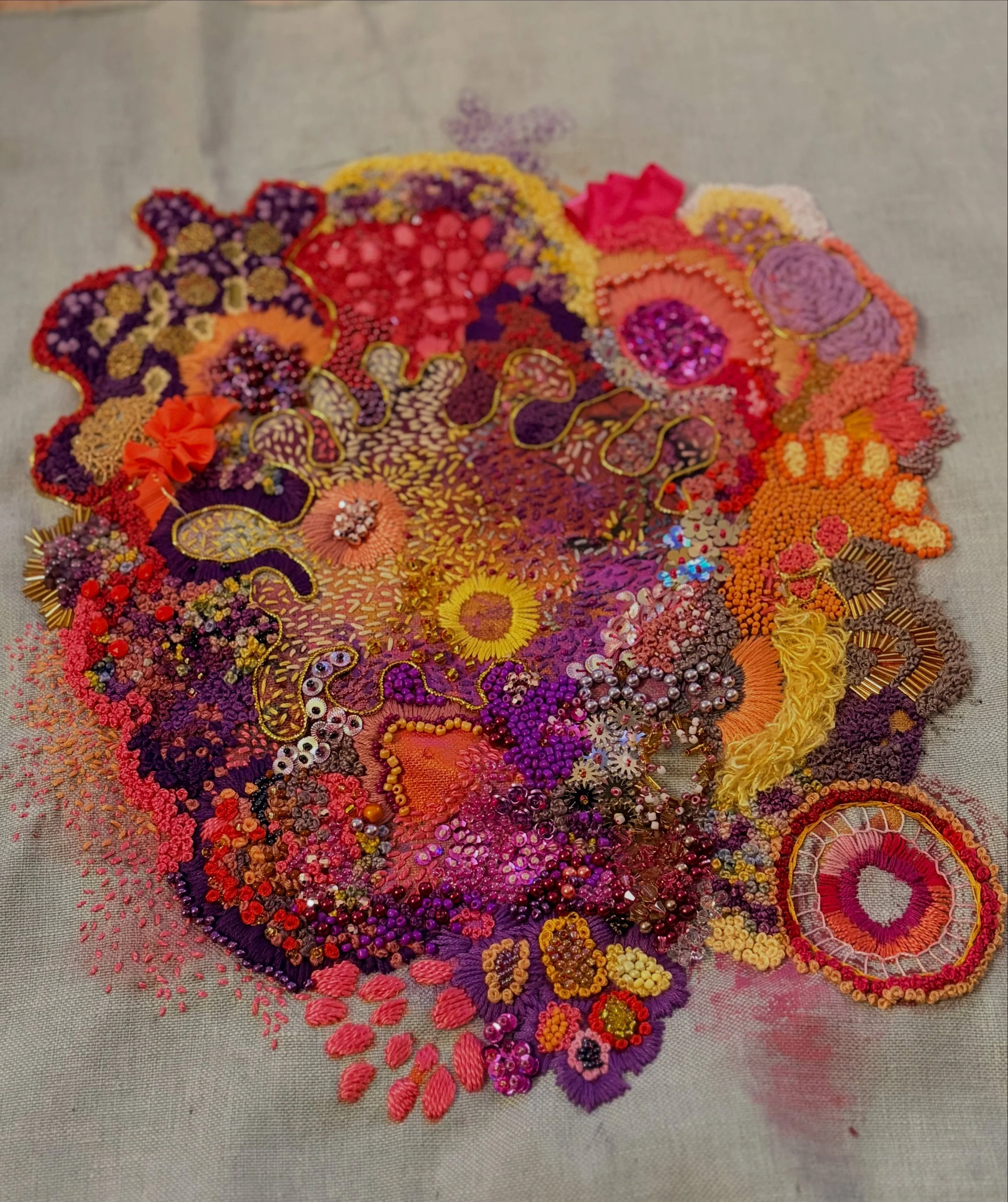 This one is nearly finished&hellip;.will be heading to my August exhibition. 

#elizabethsullivanart 
#stitchartexhibition 
#intuitivestitching 
#stitchedart