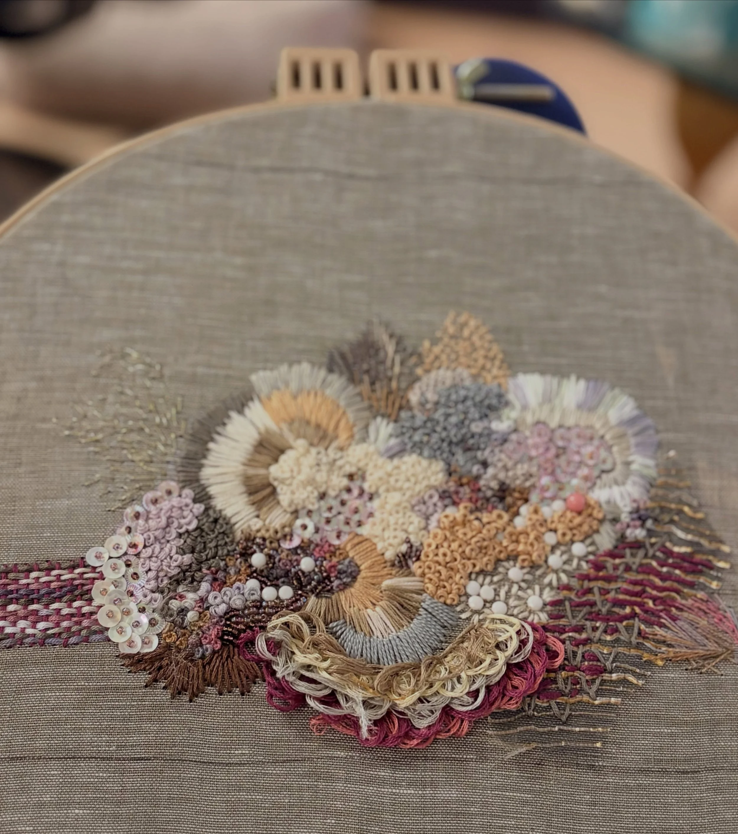 Yesterday&rsquo;s caption needs a footnote: the failure wasn&rsquo;t this piece, it was my failure to resist starting another one.

Twenty-four hours on, it&rsquo;s growing beautifully and I&rsquo;m completely absorbed in the process. No condolences 