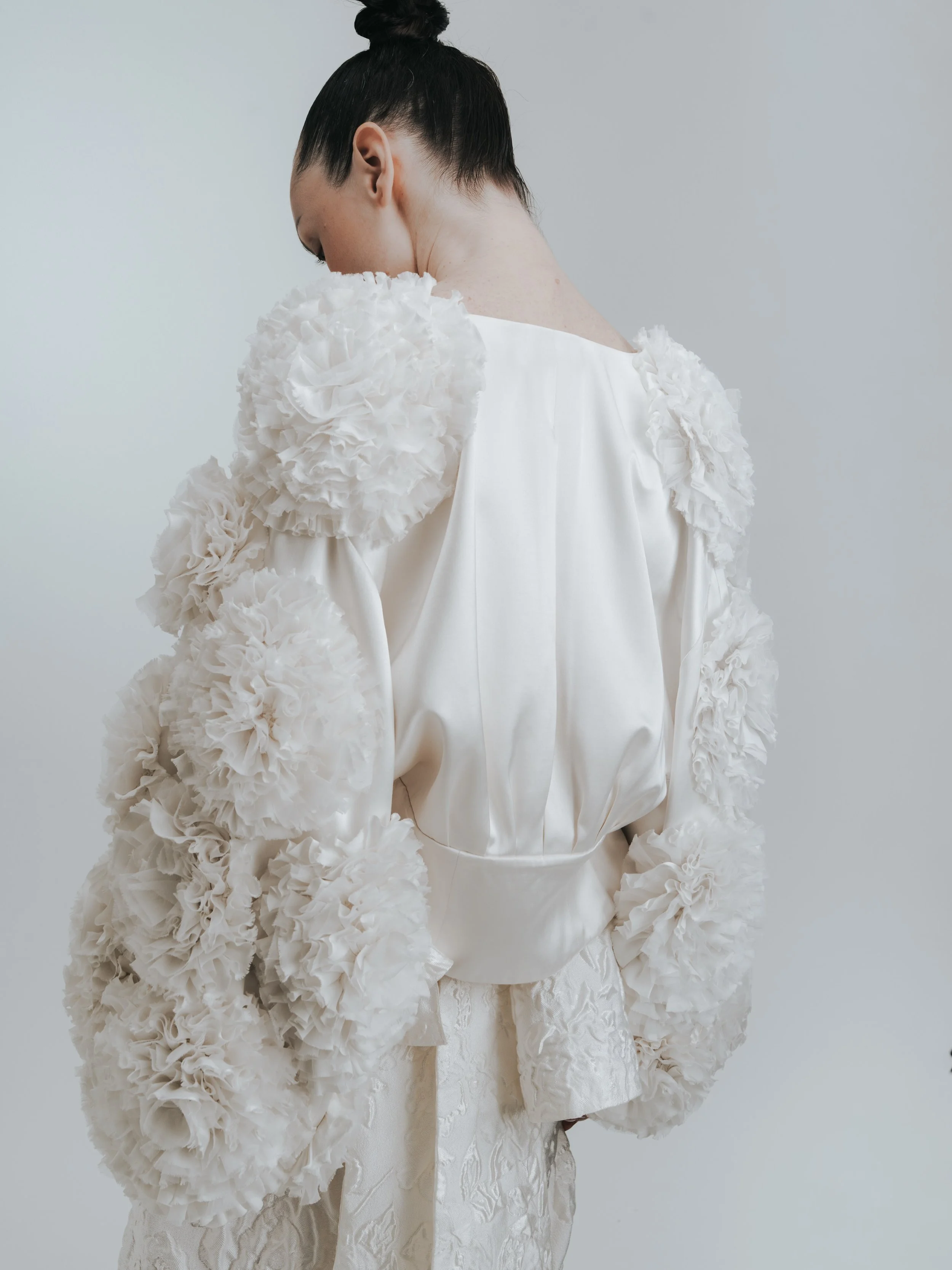 Our gorgeous German stockist @lieben.achten.ehren and their incredible new bridal space. The interiors are as amazing as their selection of dresses. 

We are in love with their launch campaign featuring our LISIANTHUS BOMBER- a beautifully crafted he