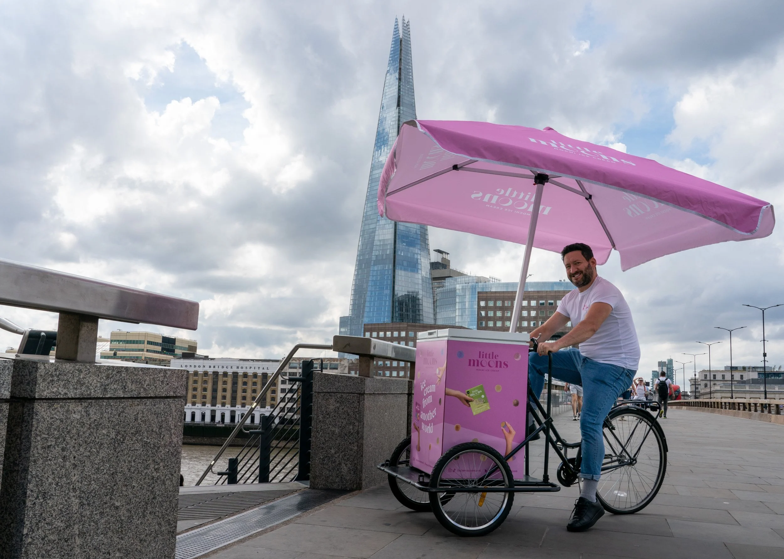 LITTLE MOONS LONDON13.JPG