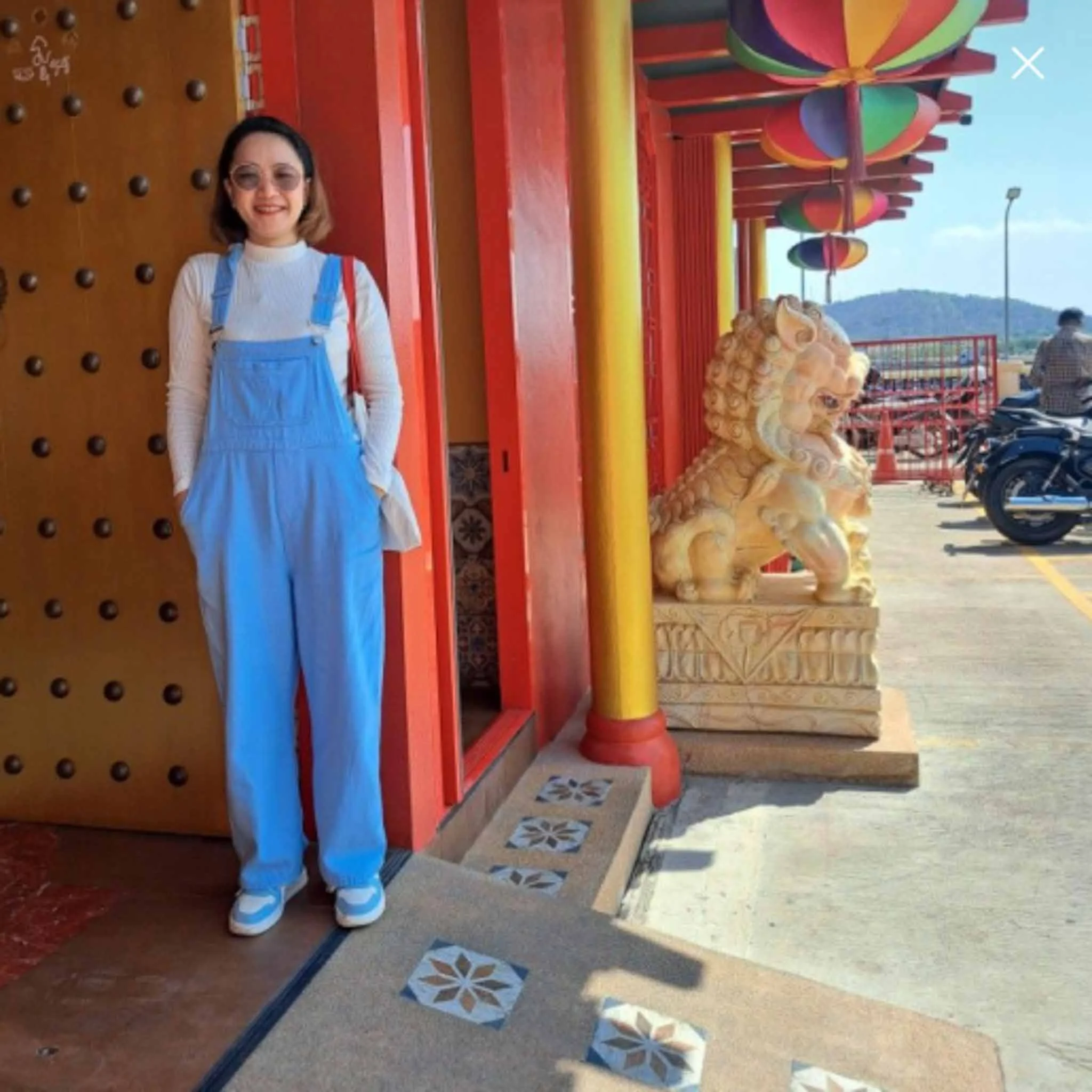 Property agent in a temple with lions