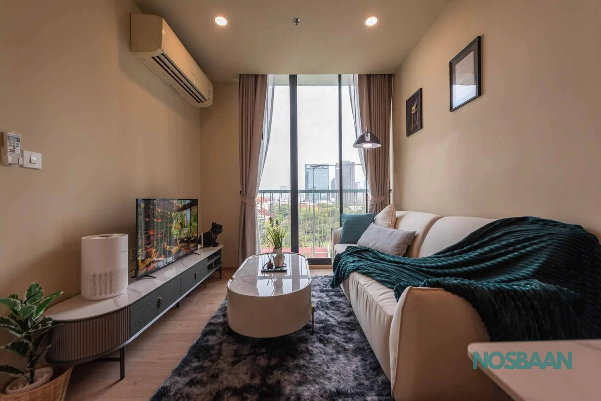 Modern one-bedroom apartment with a city view near BTS Asoke.