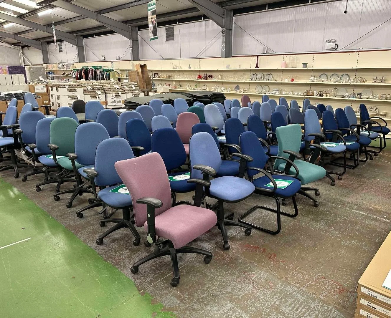 ✨✨YNYSHIR &ndash; OFFICE CHAIRS &pound;1 EACH ✨✨

We have a selection of pre-owned office chairs in our Ynyshir showroom &amp; at just &pound;1 each they&rsquo;re ready for you to take away today (please note we are unable to deliver these items). 

