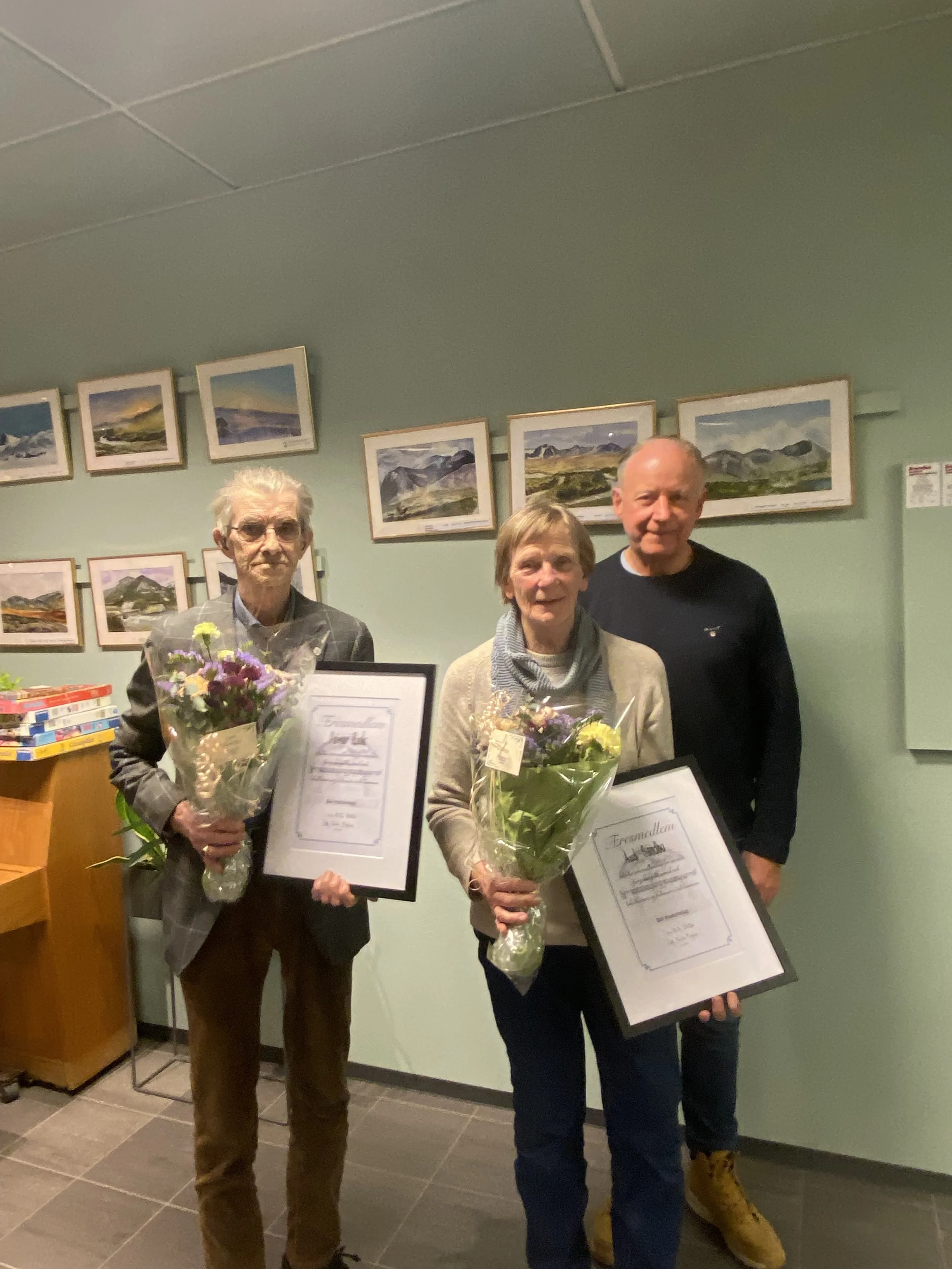 Aud Sanbu og Palmar Ruste er nye æresmedlemmer.