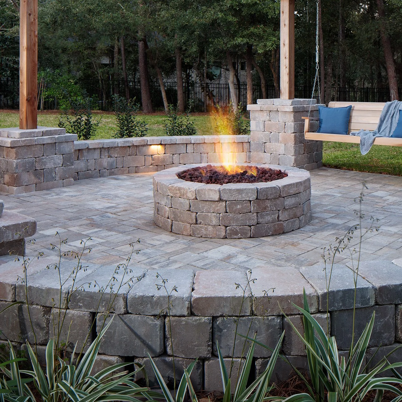 Mid-Atlantic_Weston-Stone-Fire-pit-kit_LifeStyleImage_01.jpg