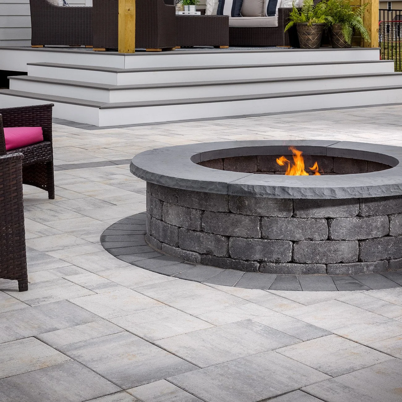 Mid-Atlantic_Weston-Stone-Fire-pit-kit_LifeStyleImage_02.jpg