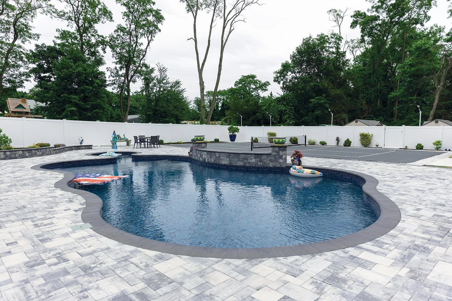 STONE-RIDGE_GRAPHITE-PEARL-BLEND_2025_POOL_PAT_WALL-6.jpg