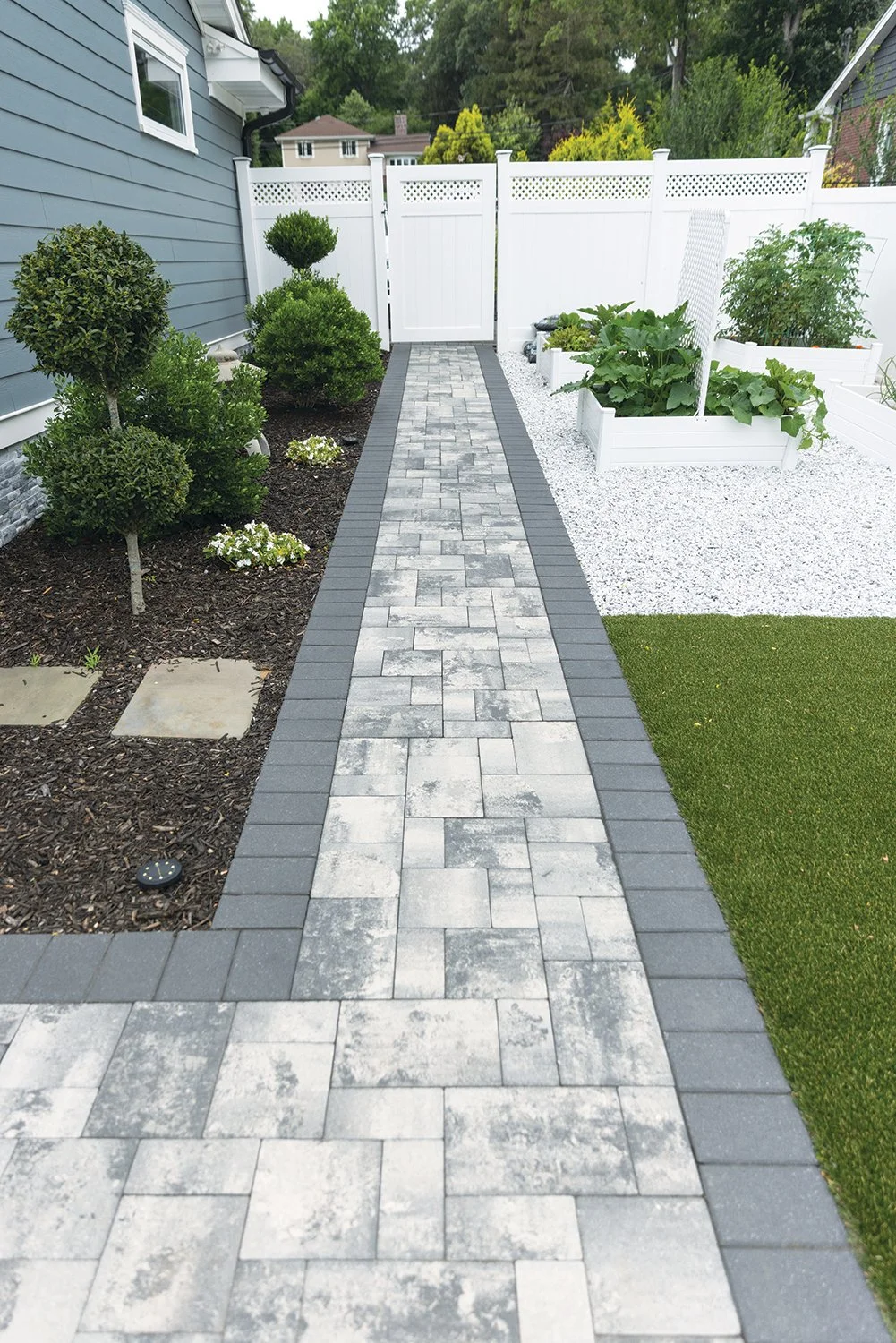 STONE-RIDGE_GRAPHITE-PEARL-BLEND_2025_WLK.jpg