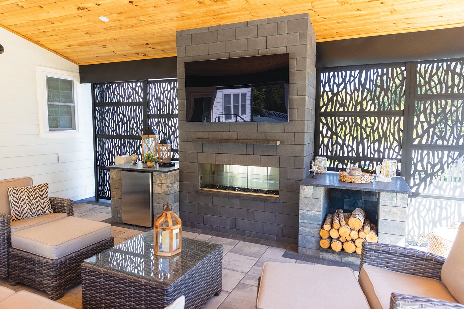 STONEGATE-CONTEMPORARY-WALL_CHARCOAL_2025_WALL_PAT-2.jpg