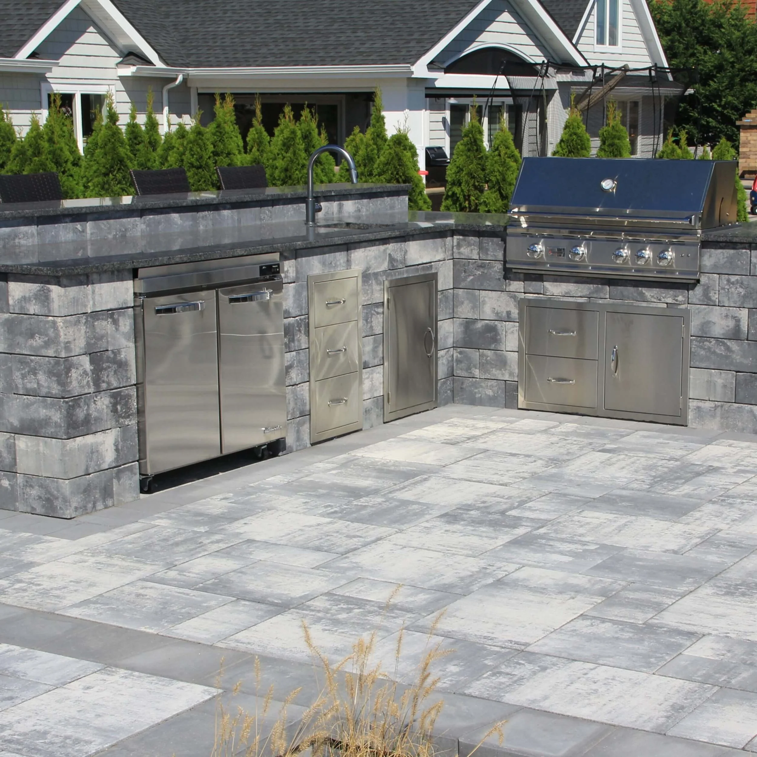 Stonegate-Contemporary-Wall-•-Graphite-Pearl-Blend-scaled.jpg