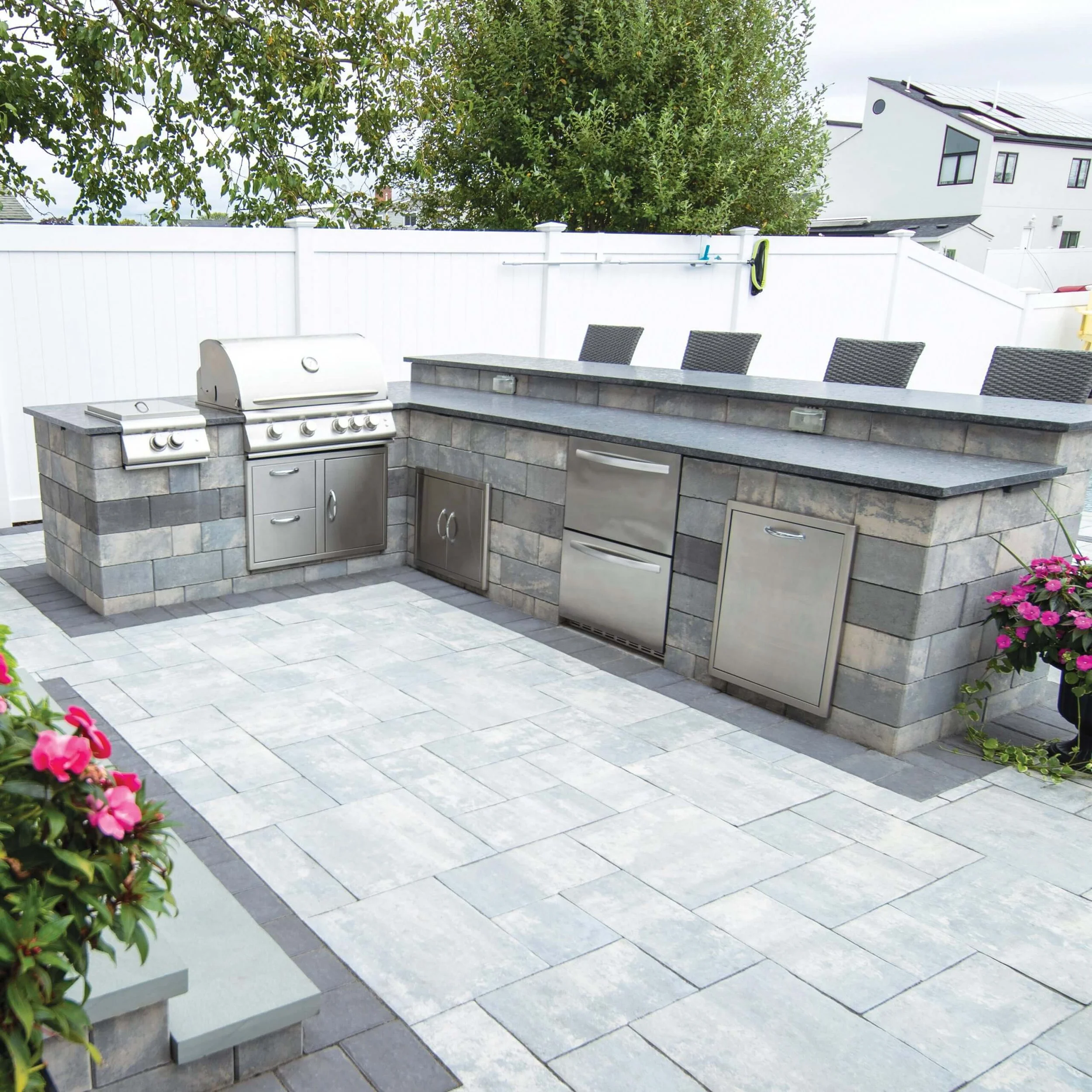 Stonegate-Contemporary-Wall-•-Oceanic-Blue-Granite-City-Blend-scaled.jpg