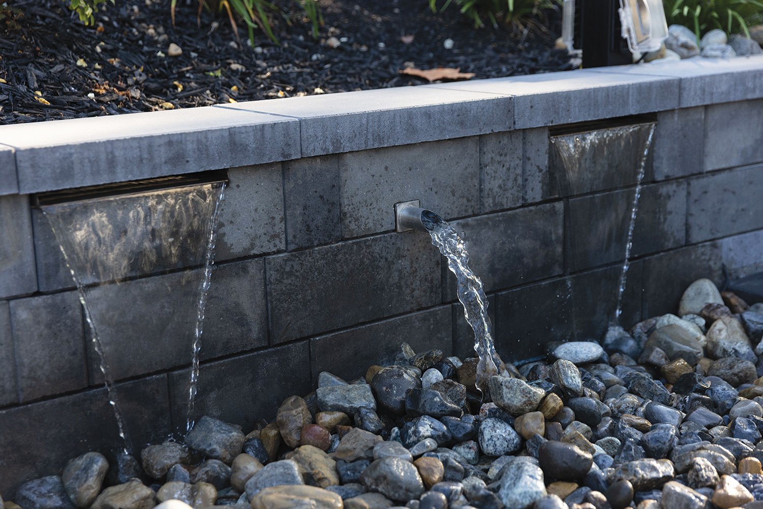 LINEAR-CAP_GRANITE-CITY-BLEND_2025_WALL-2.jpg