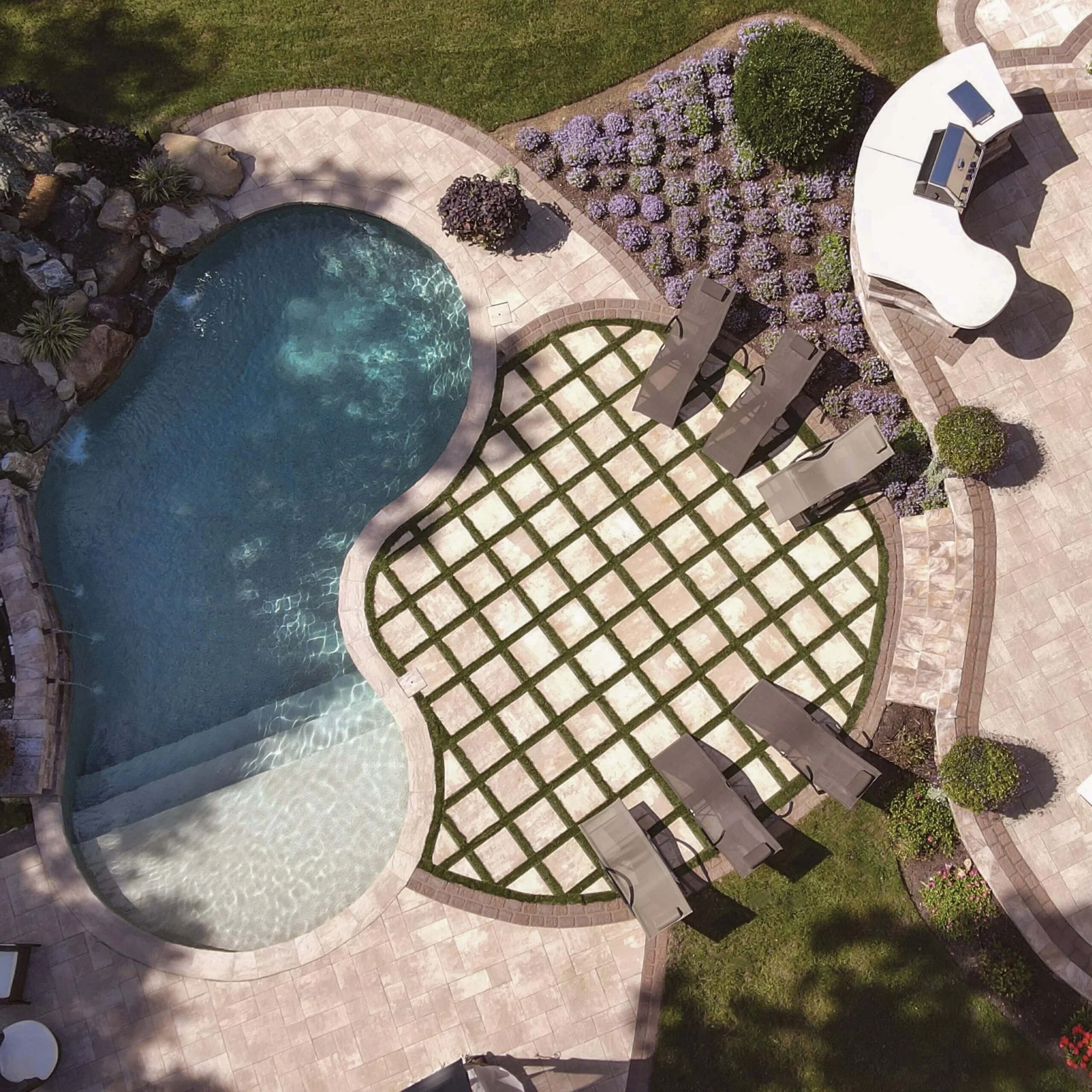 Stone-Ridge-Contemporary-18x18-Stone-Ridge-XL-•-Travertina-scaled.jpg