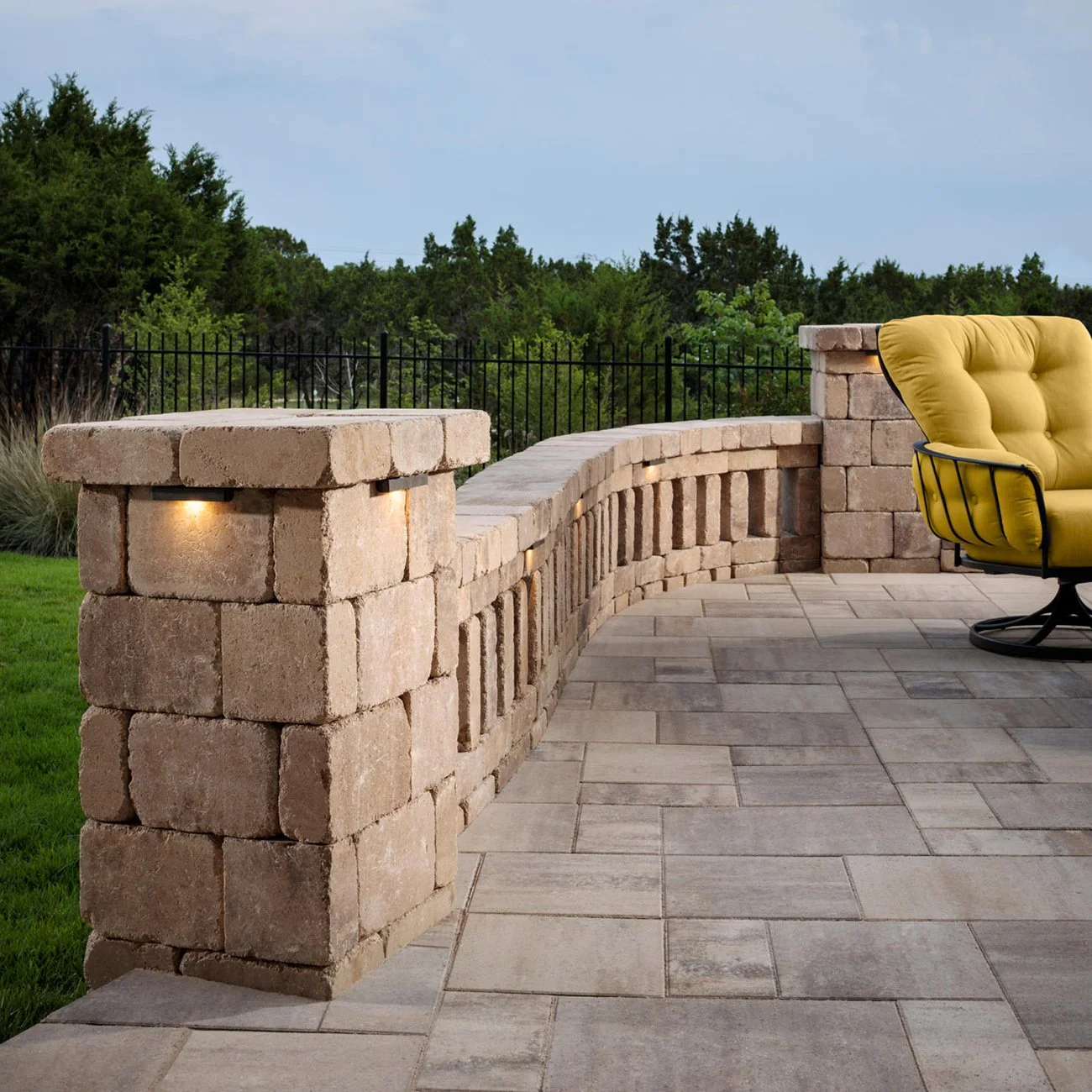 JEWELL_MAY2020_WestonWall_beauty002.jpg