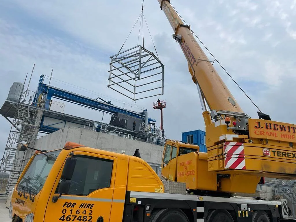 contract lift of steel structure_tiny.jpg