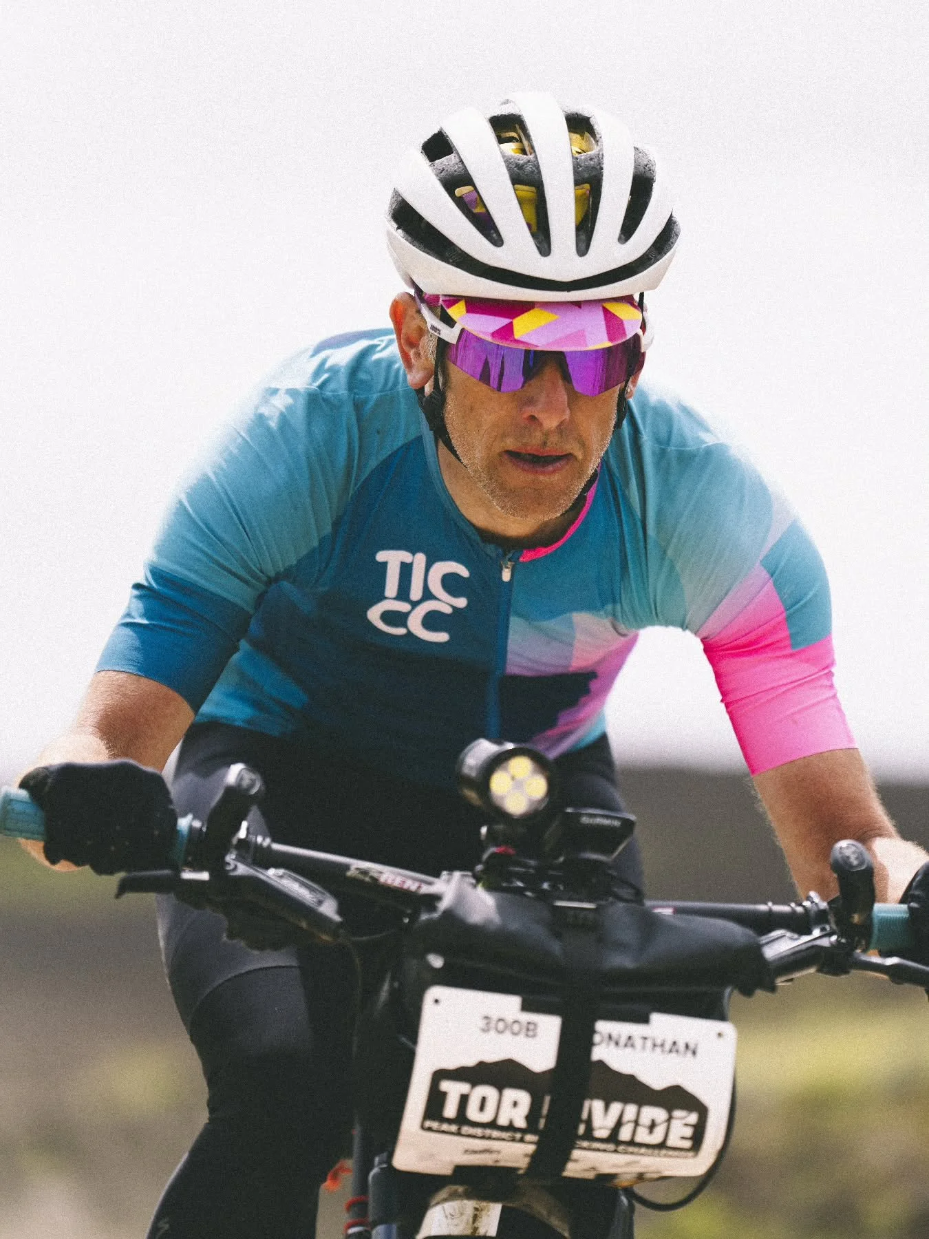 EYES ON THE LINE
When the trail demands everything, there&rsquo;s no space for distraction. Just you, the bike, and the next move.

Tor Divide doesn&rsquo;t hand out miles easily &mdash; you earn every single one.

📸@samtaylorphotos

@ciovita @schwa