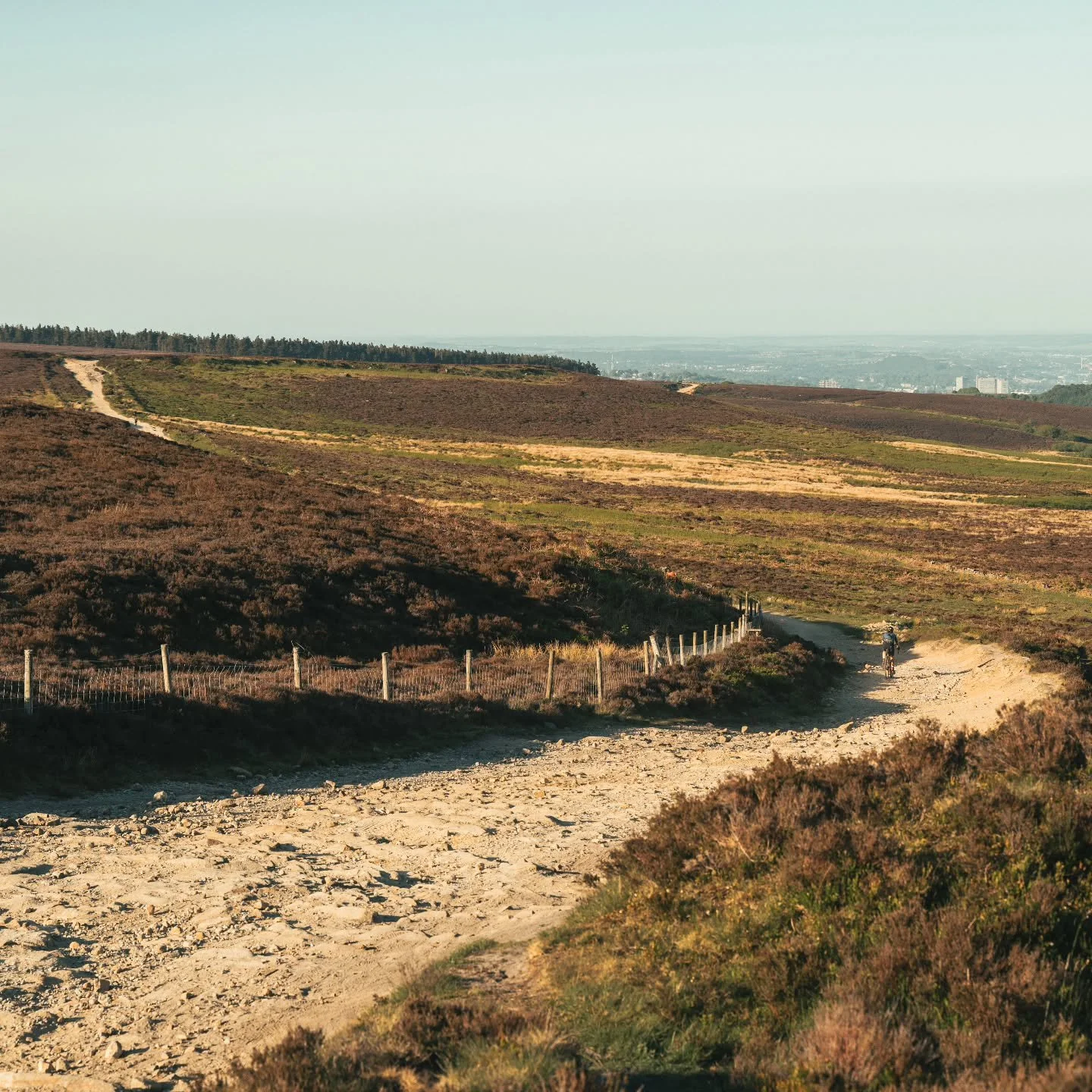 GOOD MORNING
Tor Divide is your ride, your pace. Sleep in if you like — or, if you’re camping, rise with the sun and roll out before the crowds.
There’s nothing quite like having the trails to yourself: just you, your bike, and the