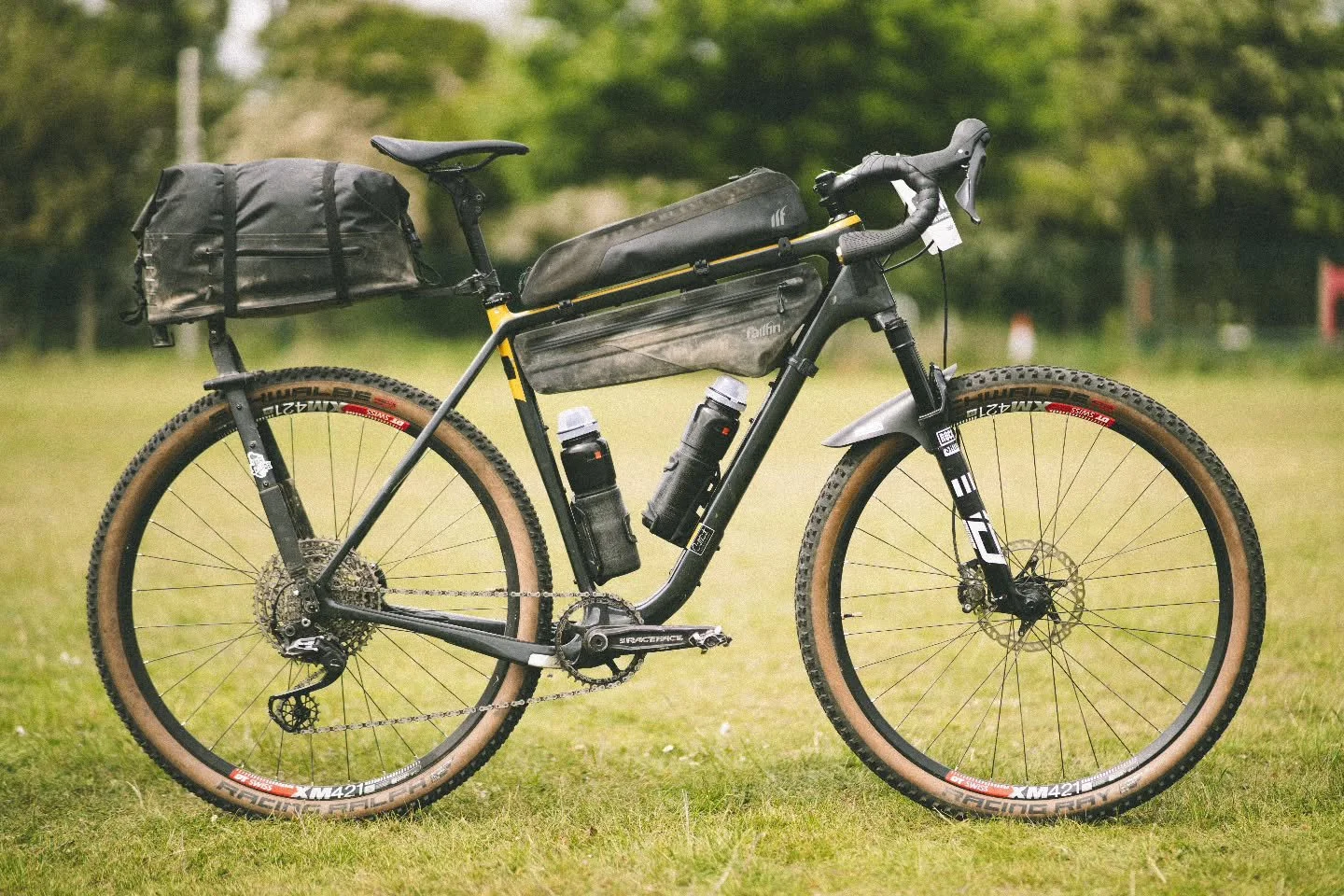 BEAUTY OR BEAST? 👸🐗
We love our monster bike and are stoked to see more and more people giving drop-bar MTB a go.

What's your bike of choice for Tor Divide??

📷@samtaylorphotos

#tordivide