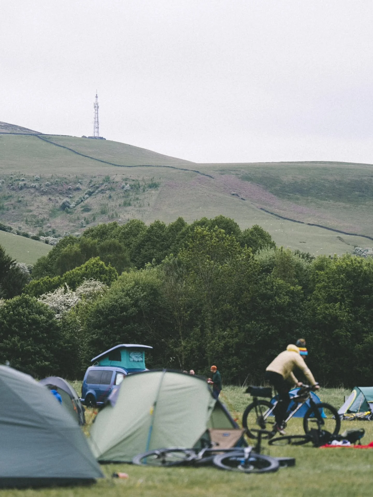 WE CAN'T WAIT TO WELCOME YOU TO BAMFORD!
Tor Divide weekend kicks off on Friday evening with a special talk from @expedition_psychology and @clairefrecknall on the mental side of long distance riding.
Saturday morning, we'll have @beespokewheels_uk a