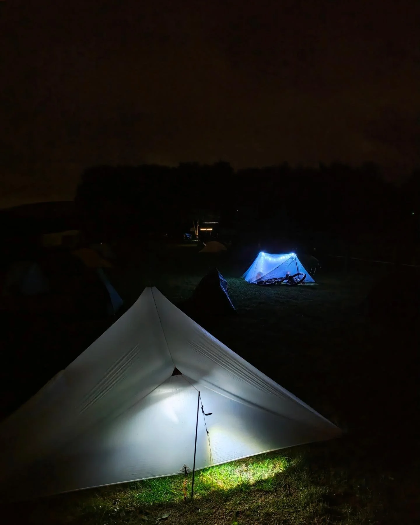 MORNINGS LIKE THIS ONE - PGO Day 2

Sunday on the Peak Gravel Overnighter started slowly, in the best way. Warm sun over the campsite in Bamford, tents coming down, coffee in hand, and nobody in much of a rush to go anywhere.

Then to the bakery. Hug