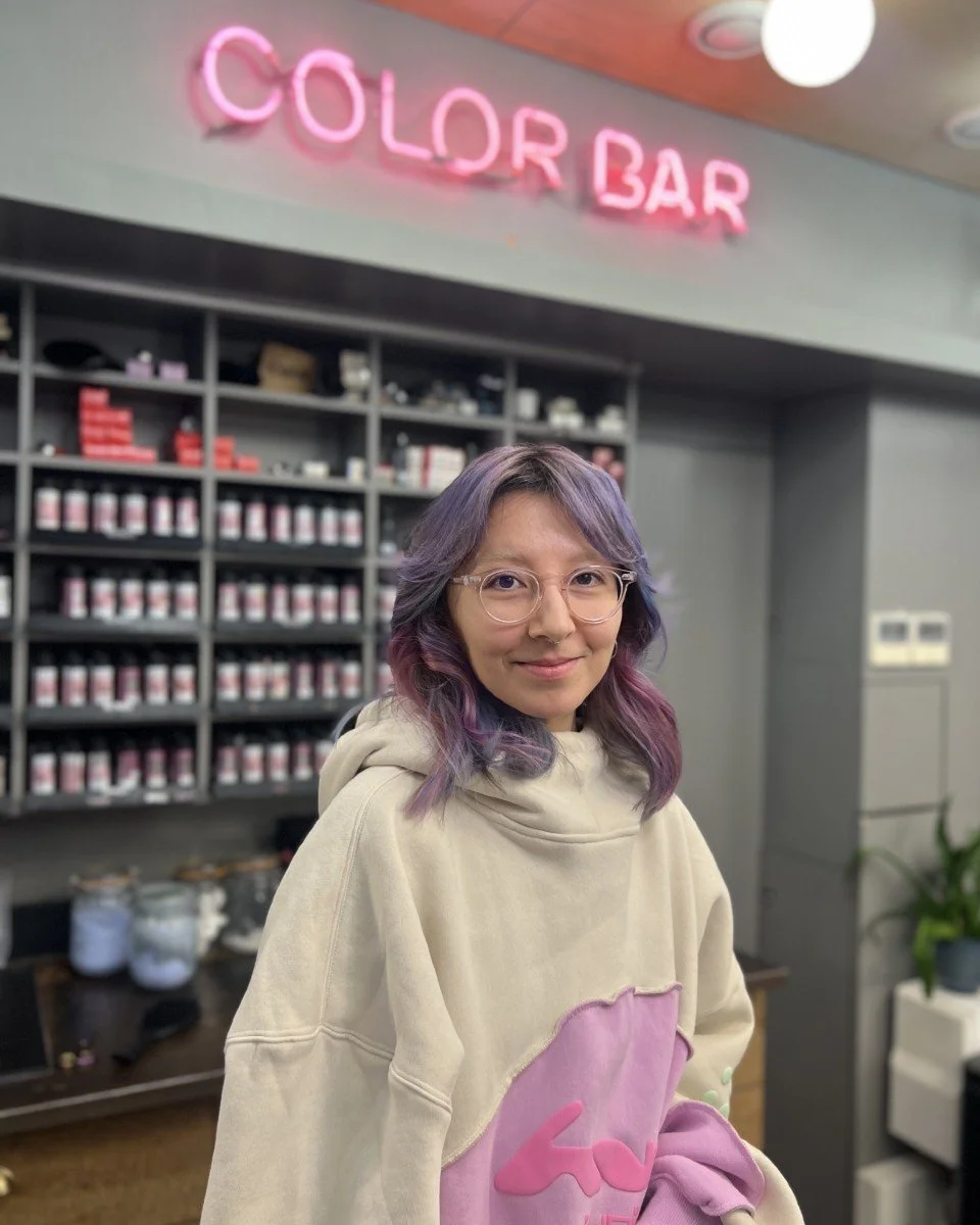 Couleur ou aquarelle ?
On a plac&eacute; les pigments comme une peinture, subtile et pleine de nuances 💜💗💙
#hairart #multicolorehair #colorpalette #salondecoiffure