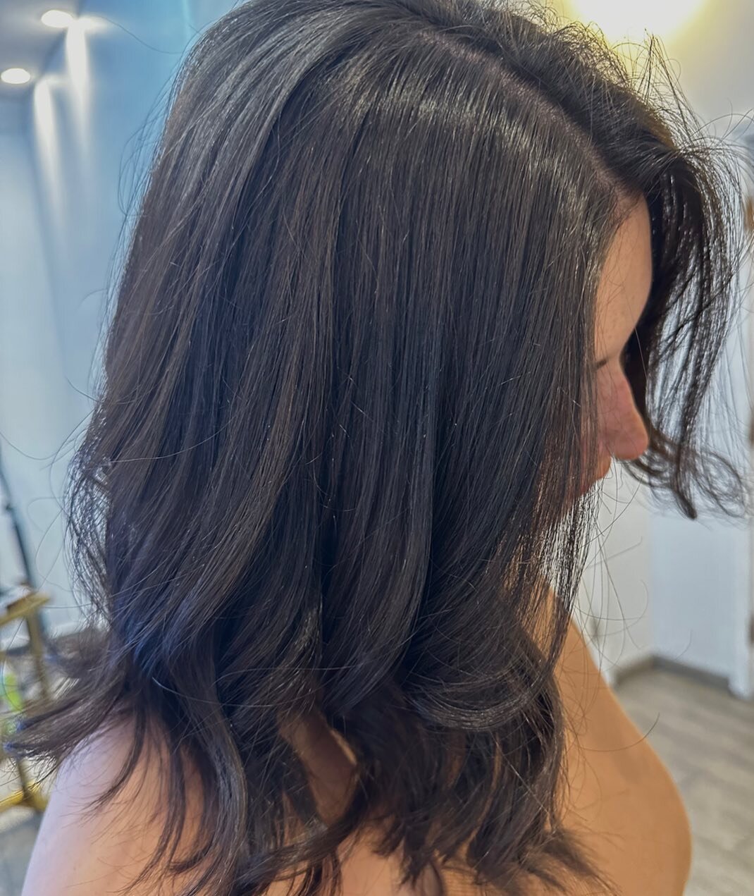 Soft brown refresh for autumn 🤎

Mini dimension, custom gloss toner &amp; lots of treatments for healthy, shiny hair! 
DM me to book 

#hairstylist #losangeleshairstylist #softbrownhair #redkencolor #burbankhairstylist