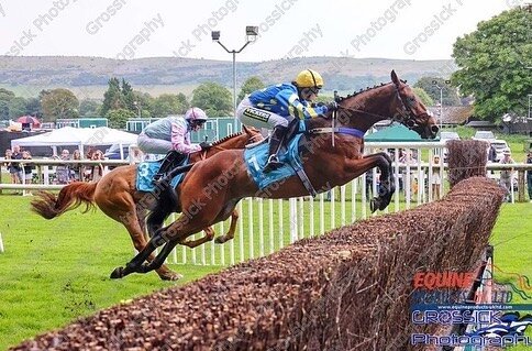 Two winners from Rapid Flight and some good runs from our other runners over this weekend @cartmelracecourse 🌟 Heavy rain yesterday washed out a lot of our chances but they&rsquo;ve all come back safe and sound 🫶🏻 Leah Noreci completed her first s