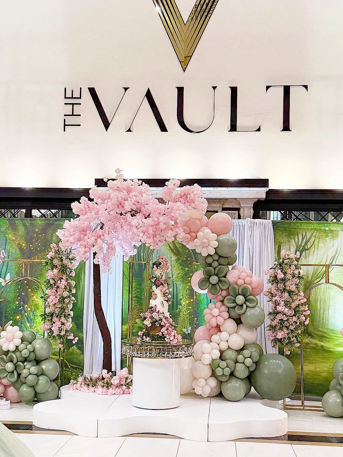 A space made for celebrations 🥂

📍 The Vault Function Hall
238 Essex St, Lawrence, MA 01840
🌐 www.thevaultfunctionhall.com
