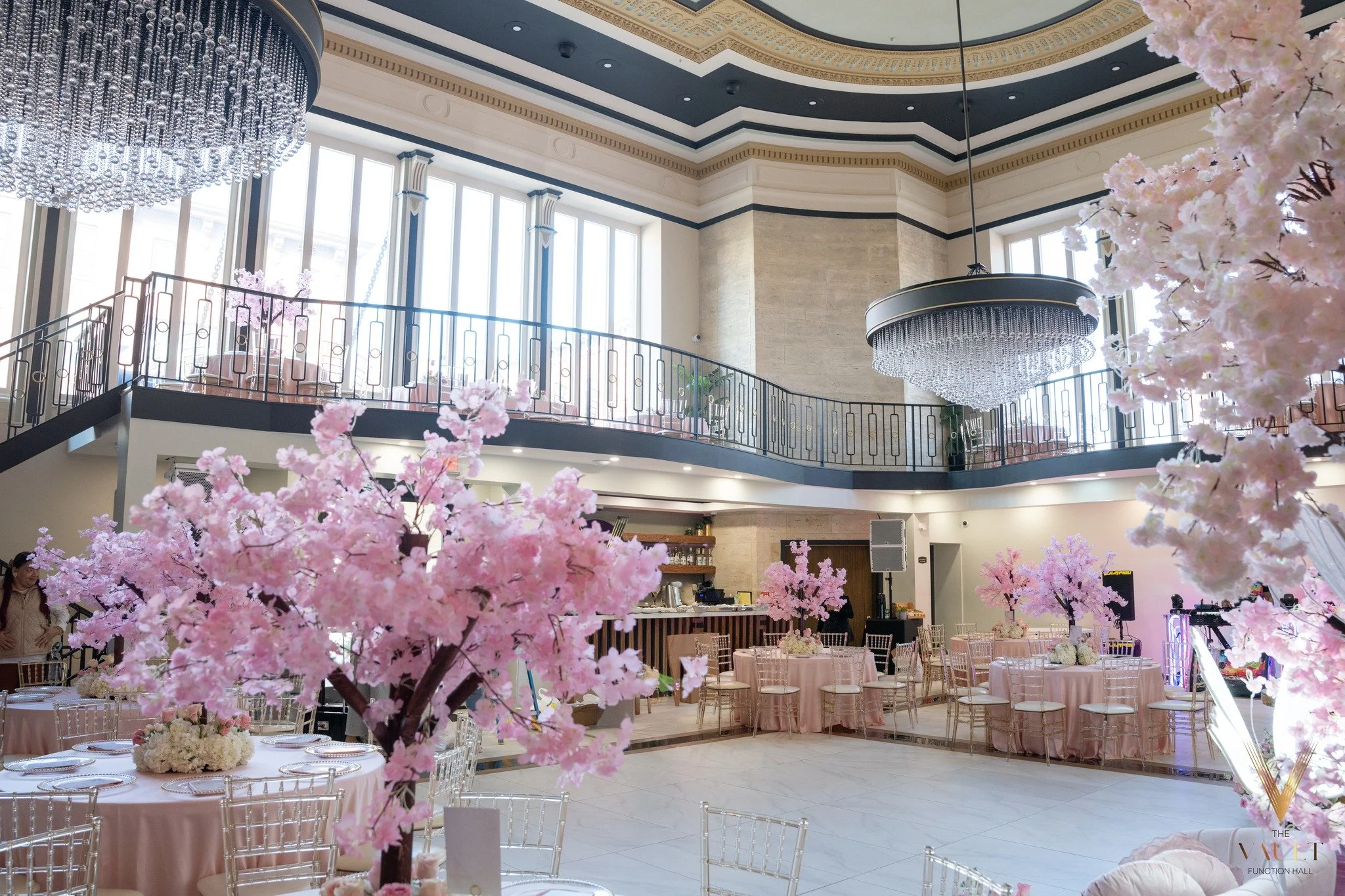 Step out, breathe in, and enjoy the view 💫

📍 238 Essex St, Lawrence, MA 01840
📞 (978) 972-0091
🌐 www.thevaultfunctionhall.com
✉️ info@thevaultfunctionhall.com