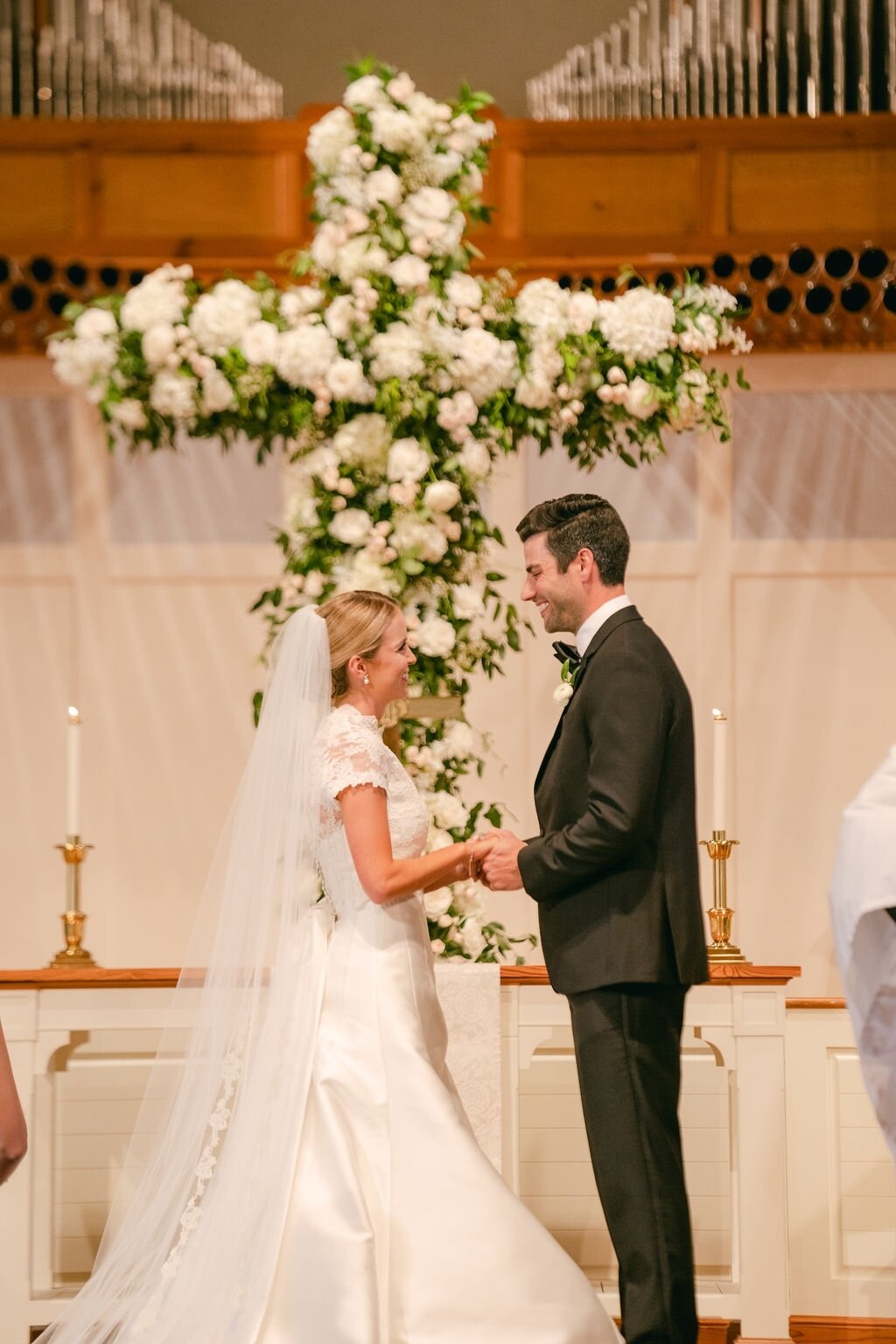 In the quiet reflection of Good Friday, we find the promise of rebirth and renewal, a testament to the enduring spirit of hope and redemption.

@kelliboydphotography
@emcreativefloral