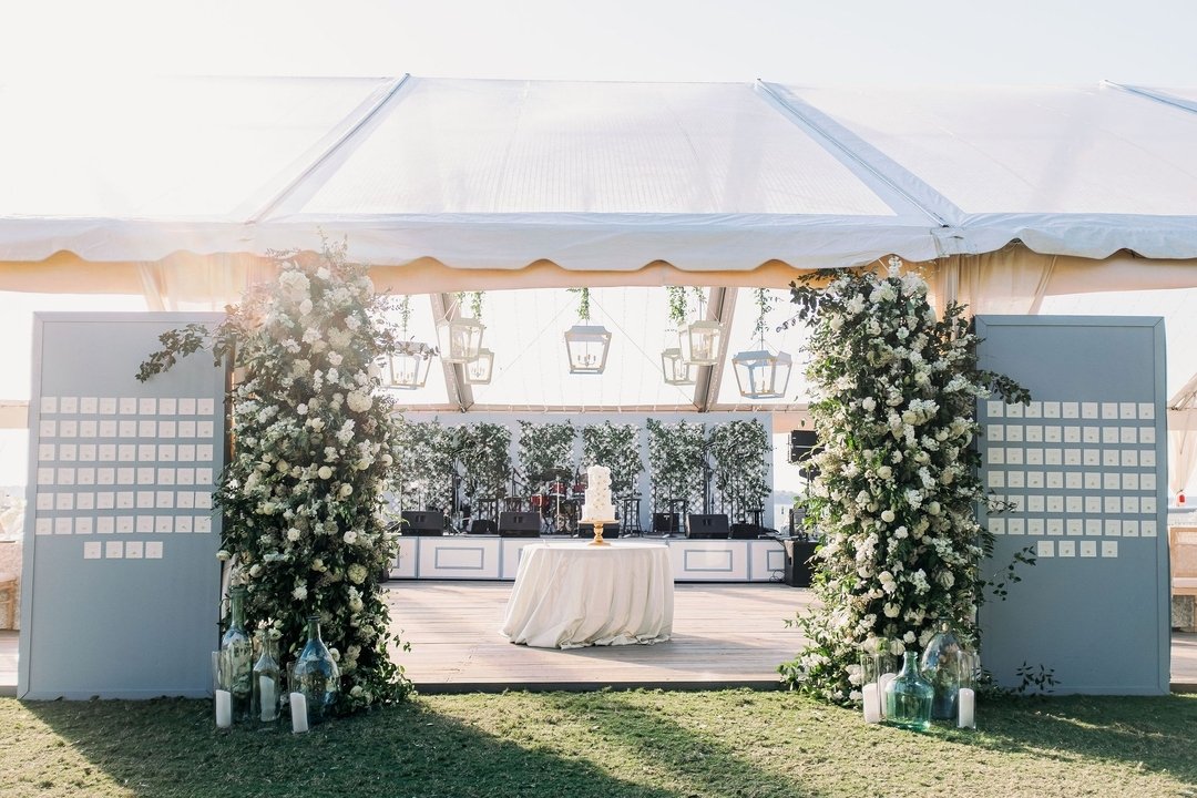 Slip away with us to this seaside affair, full of magical details and the most sublime evening! ​​​​​​​​
​​​​​​​​
@zachhawkinsphotography_​​​​​​​​
@emcreativefloral​​​​​​​​
@amazingeventrentals​​​​​​​​
@paperdaisiesstationery