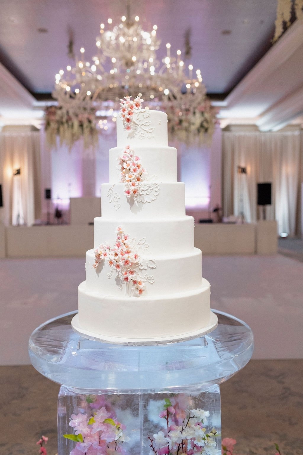 Ice, Ice Baby! 

This was literally the coolest cake in town, with a glowing plateau made of ice. 

@toast_maren
@lisablumephoto
@icesculptureinc.atl 
@stregisatl