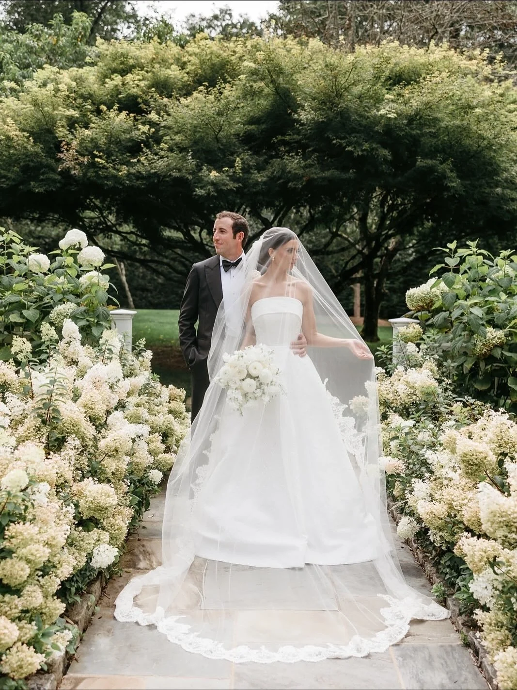 Late Summer Magic 
⠀⠀⠀⠀⠀⠀⠀⠀⠀
⠀⠀⠀⠀⠀⠀⠀⠀⠀
⠀⠀⠀⠀⠀⠀⠀⠀⠀
We said goodbye to Summer with this peachy dream @oldedwardsevents. Perfection in every way!
⠀⠀⠀⠀⠀⠀⠀⠀⠀
Planning & Design @toast_kerri
Photography @ashlyncathey.photo
Flowers @florwssenceflowers
Ven