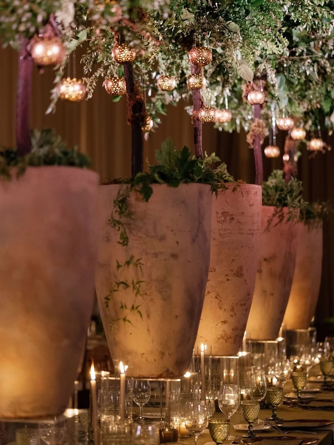 Earthy, autumnal, and effortlessly organic&mdash;this dreamy October wedding was a masterclass in letting the season speak. From gathered textures to burnished tones it came together flawlessly. 
⠀⠀⠀⠀⠀⠀⠀⠀⠀
⠀⠀⠀⠀⠀⠀⠀⠀⠀
@toast_events
Design @tophermackat